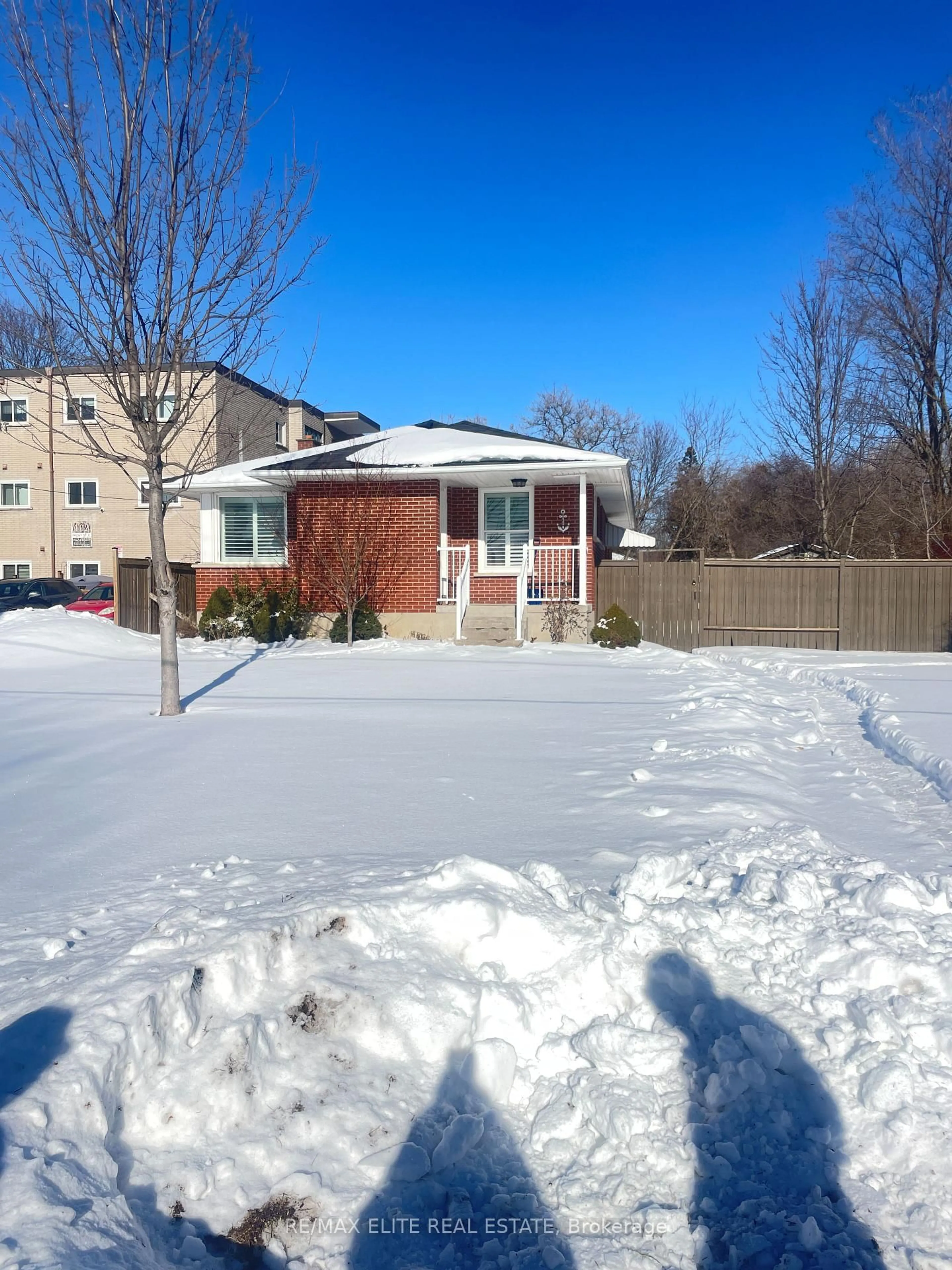 Unknown for 110 Front St, Whitby Ontario L1N 1A1