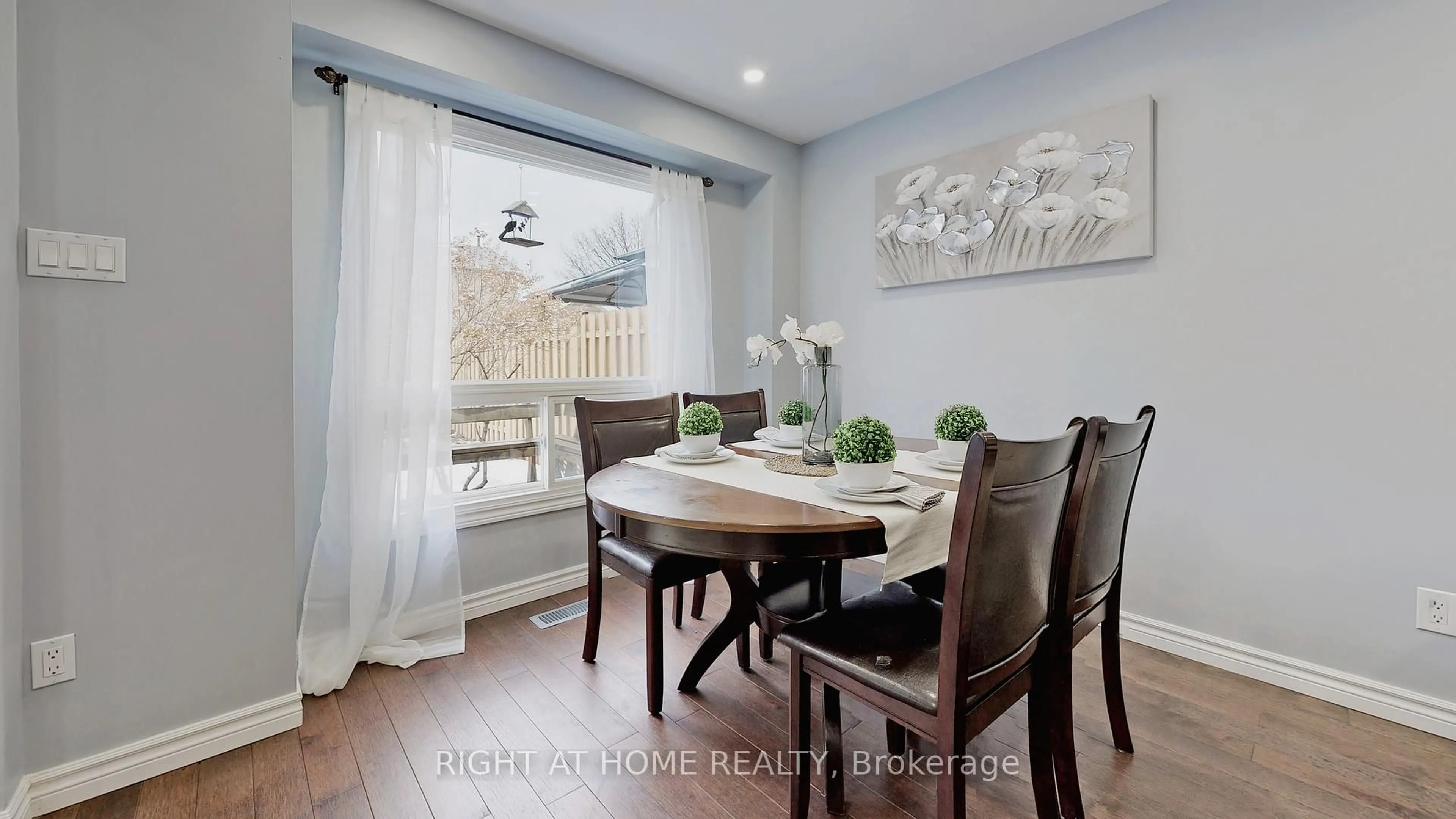 Dining room, unknown for 105 Greenfield Cres, Whitby Ontario L1N 7G2