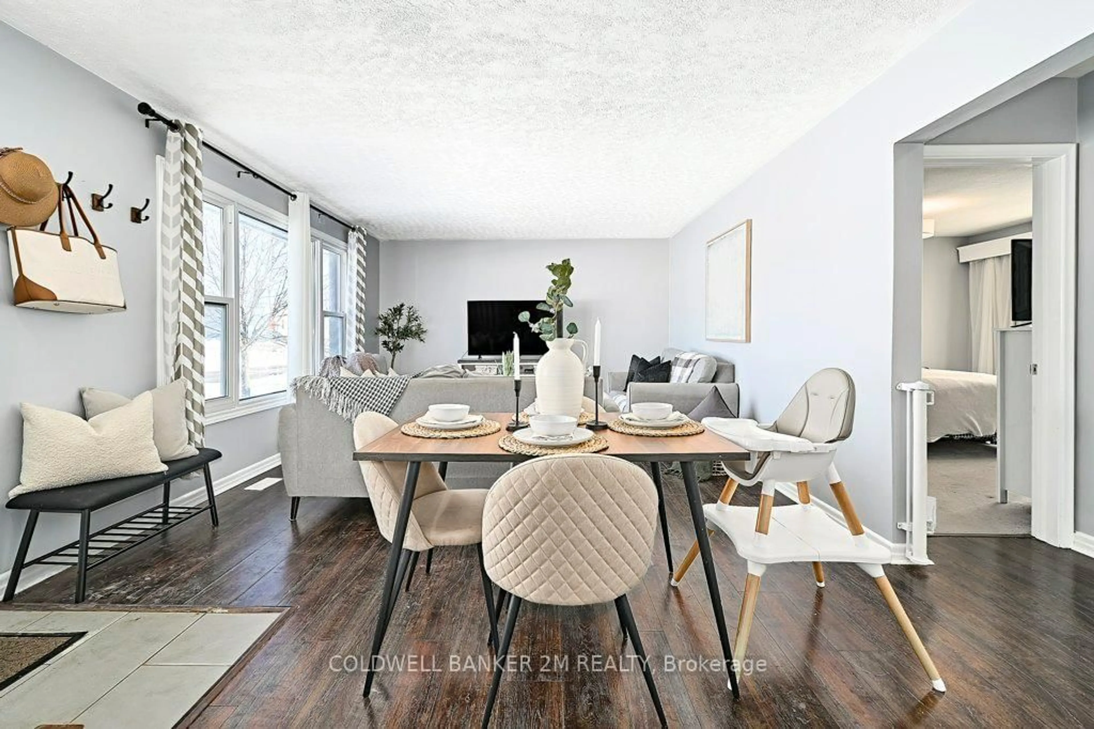 Dining room, wood/laminate floor for 481 Emerald Ave, Oshawa Ontario L1J 1K3