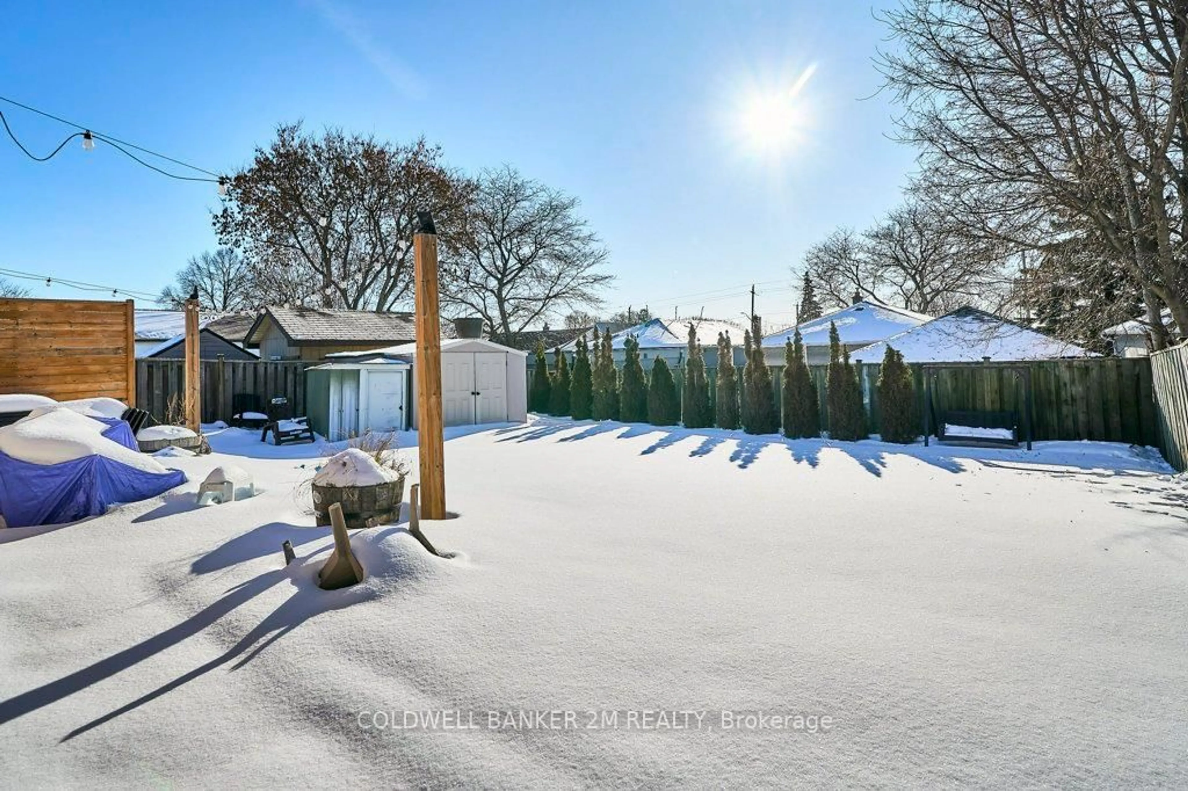 A pic from outside/outdoor area/front of a property/back of a property/a pic from drone, street for 481 Emerald Ave, Oshawa Ontario L1J 1K3