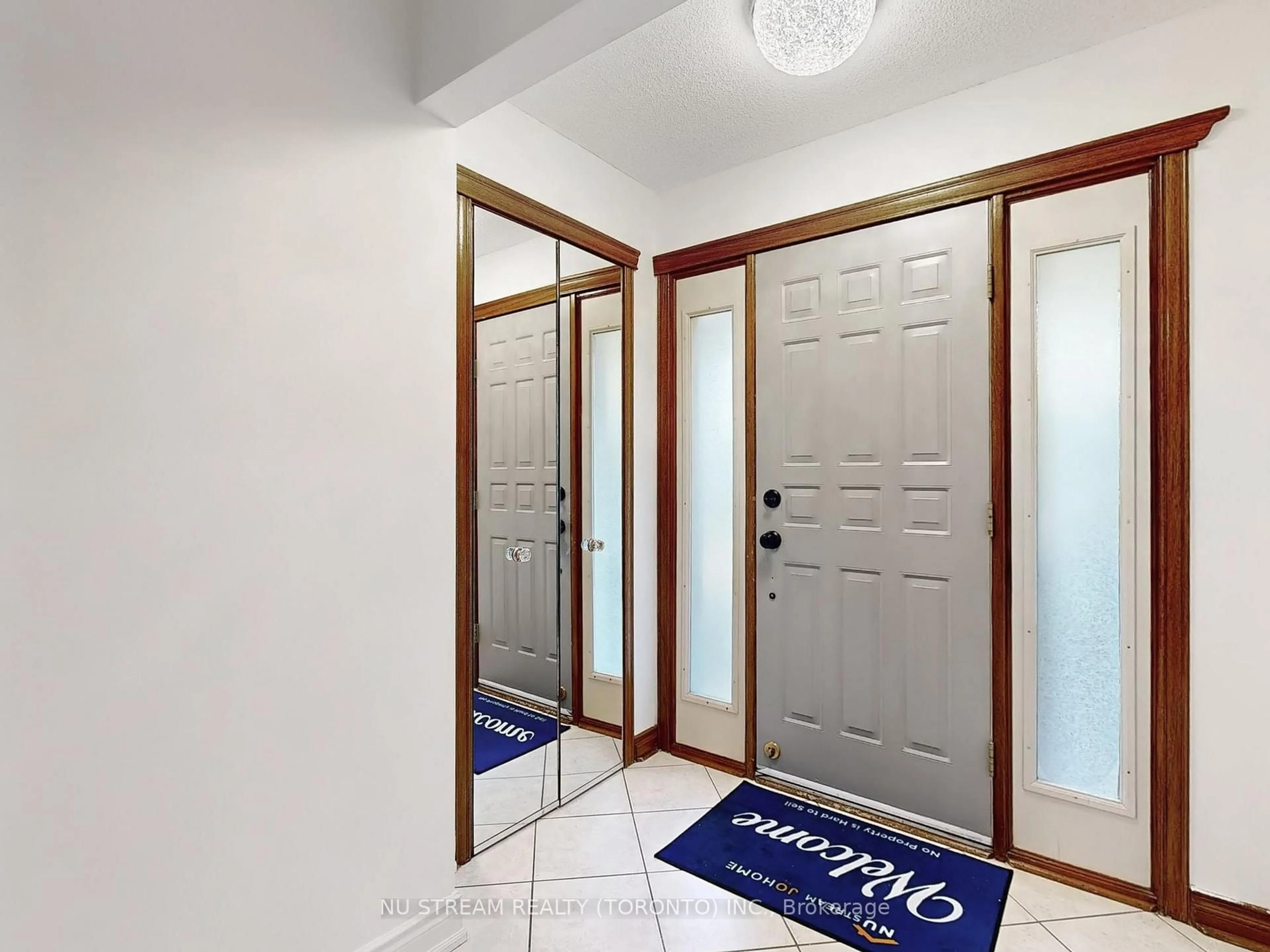 Indoor entryway for 172 Lawson Rd, Toronto Ontario M1C 2J4