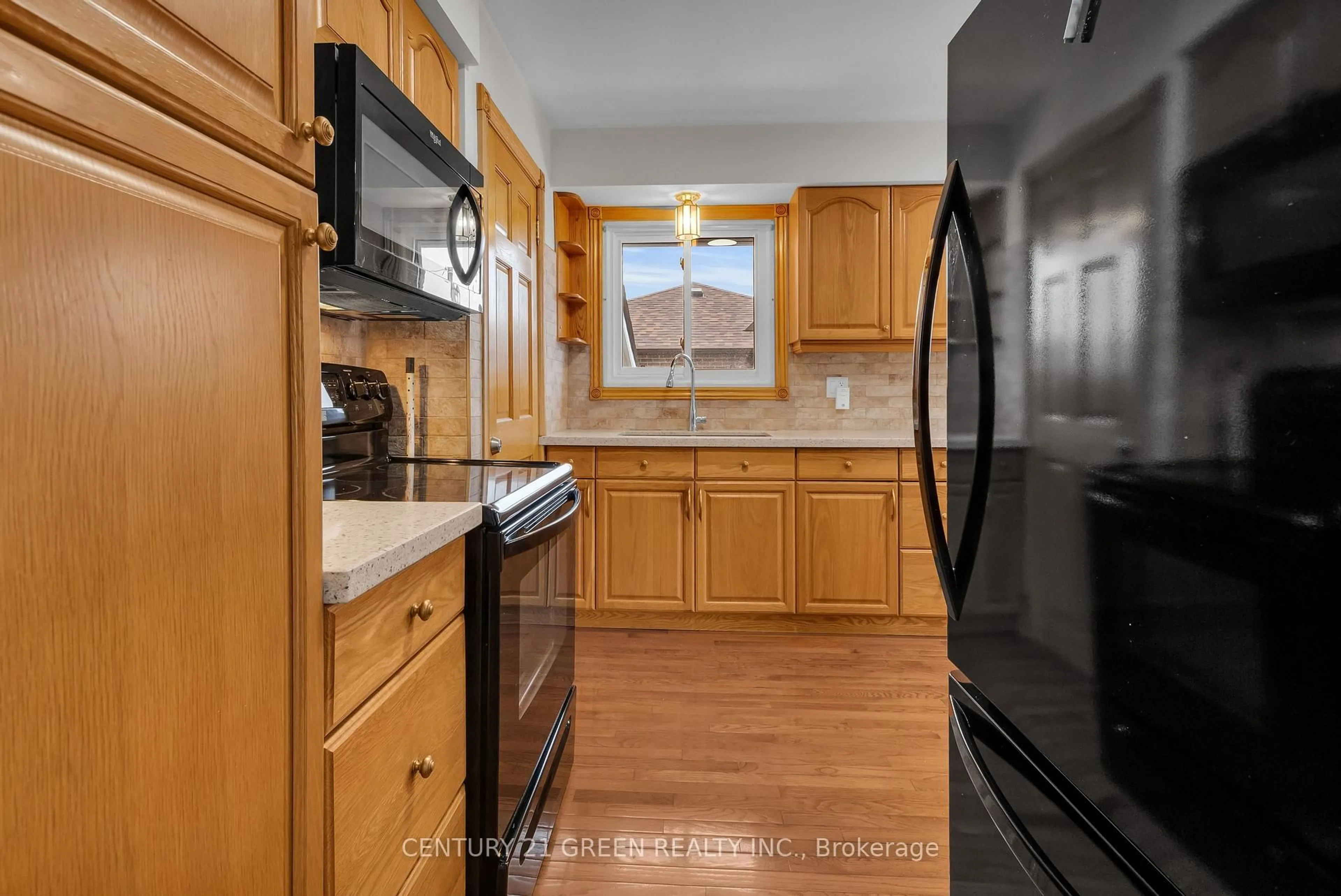 Standard kitchen, unknown for 68 Athabasca St, Oshawa Ontario L1H 7H6