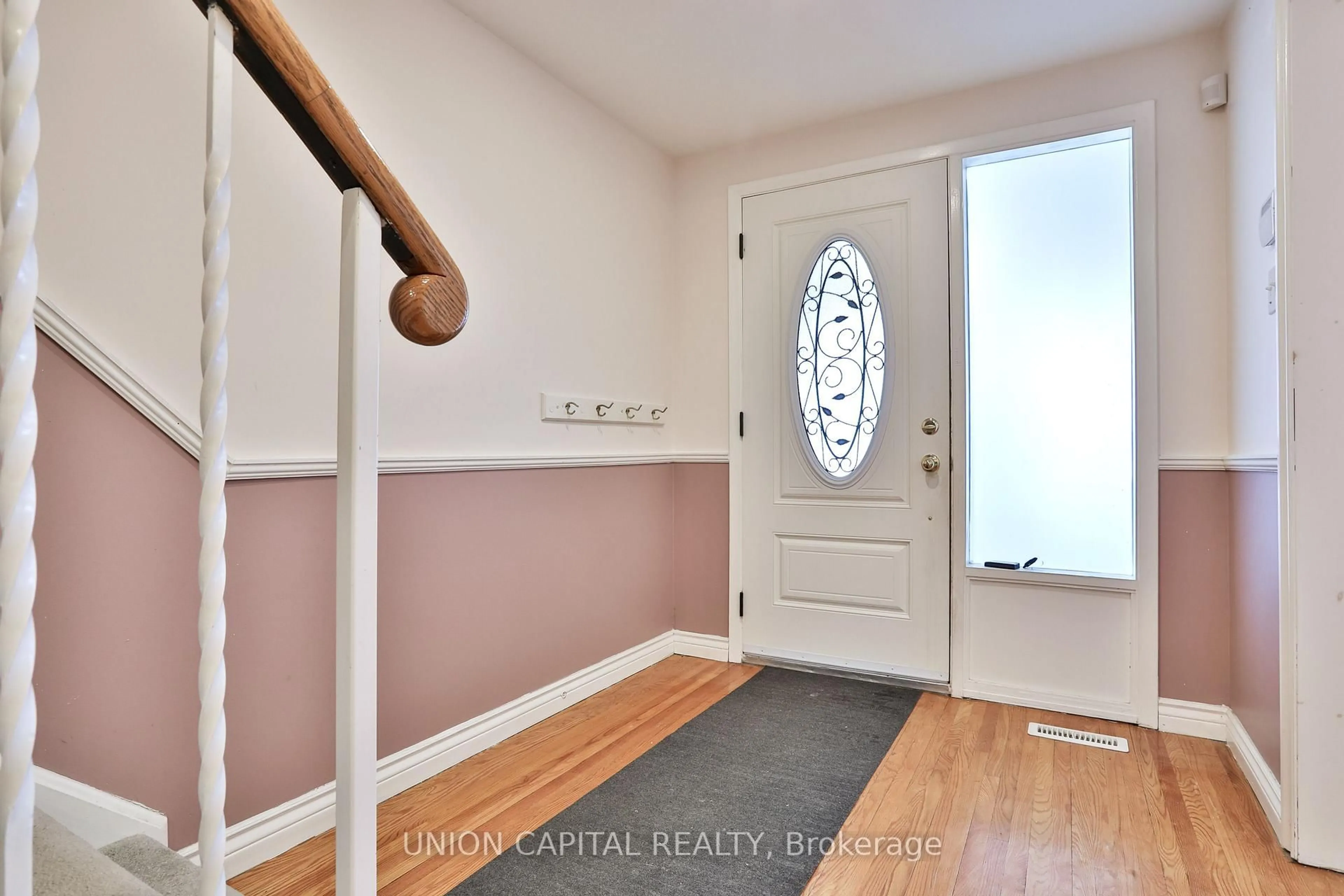 Indoor entryway for 86 Carondale Cres, Toronto Ontario M1W 2B1