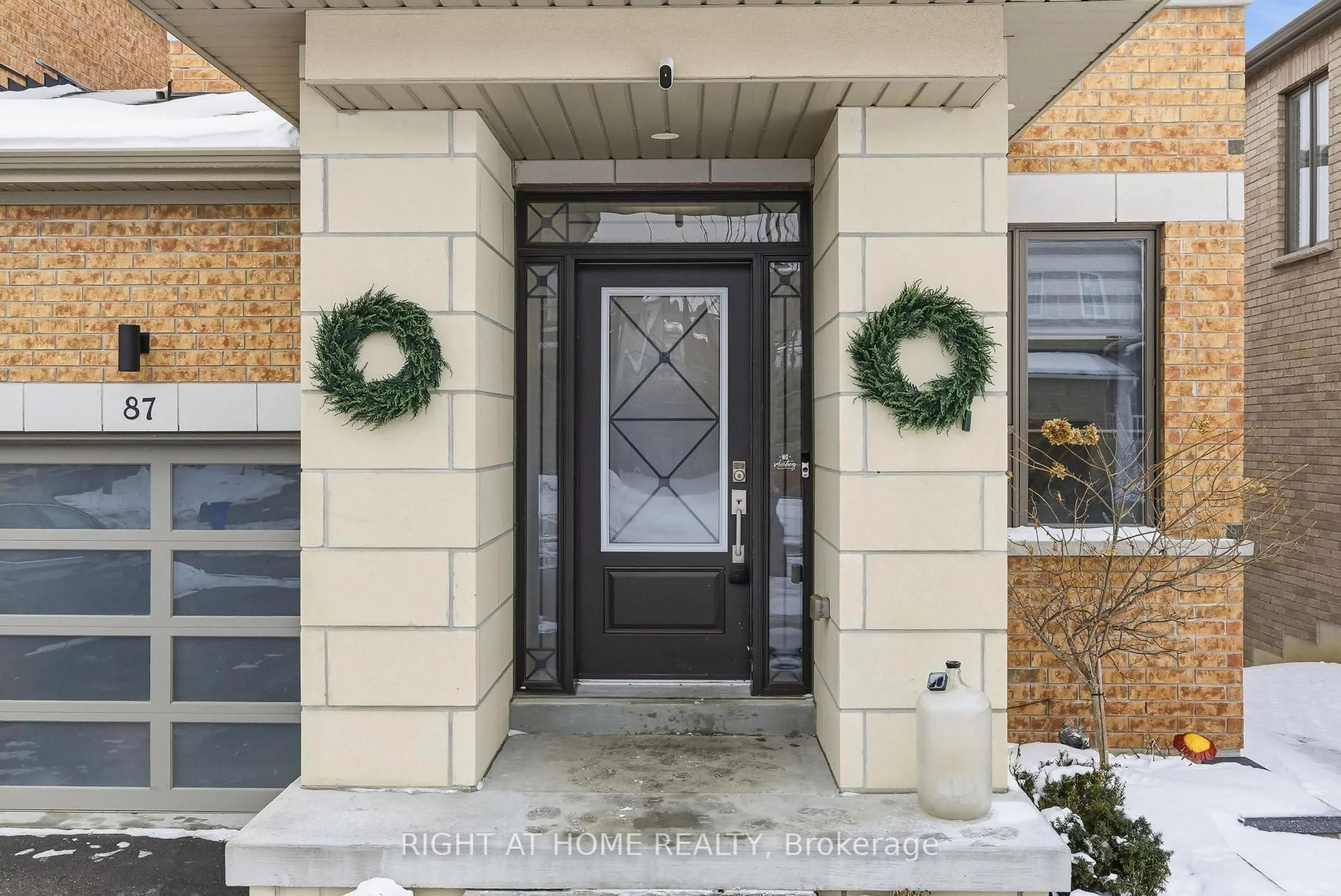 Indoor entryway for 87 Barrister Ave, Whitby Ontario L1R 0N3