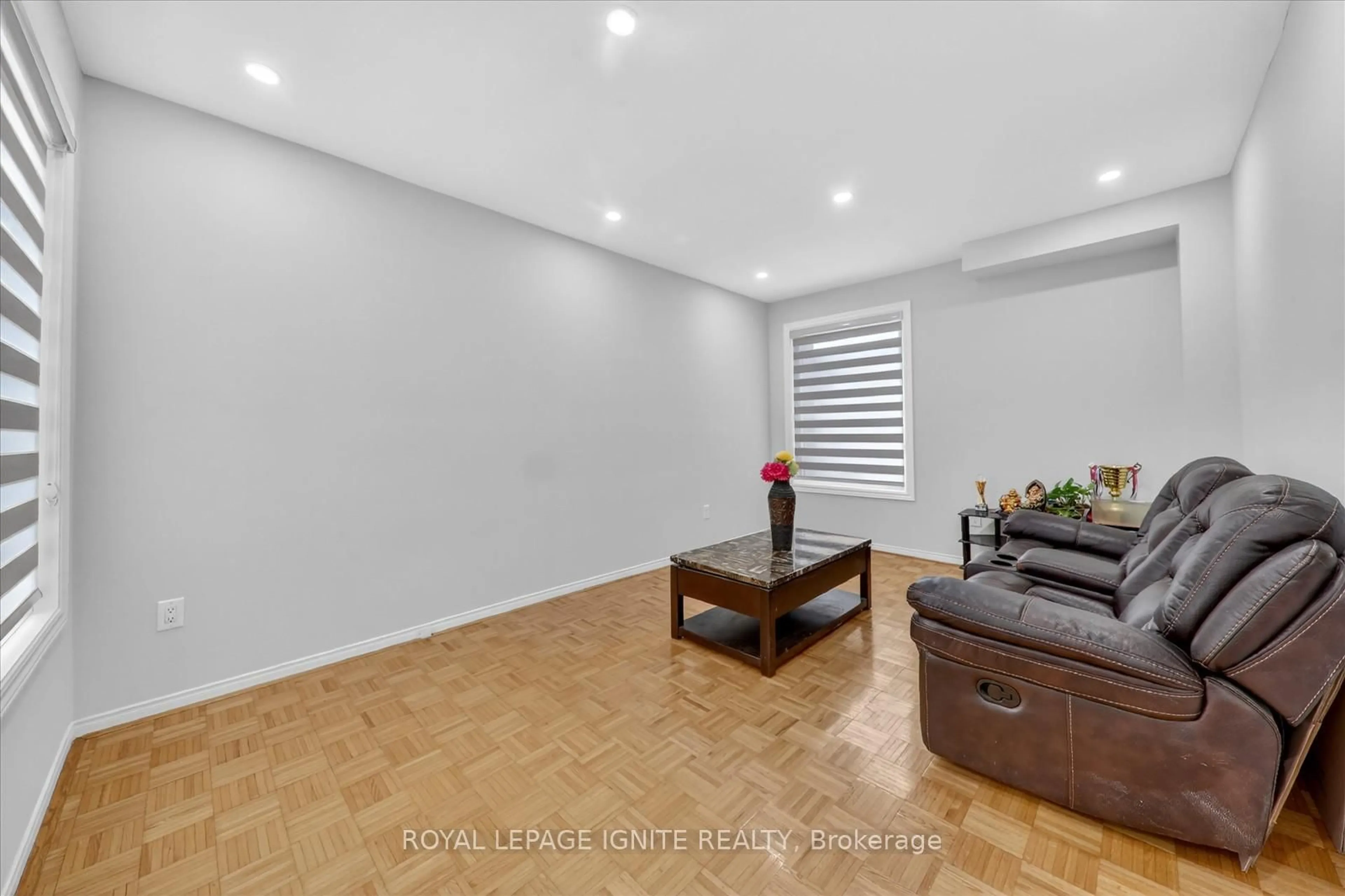 Unknown for 4 Millington Cres, Ajax Ontario L1T 1R1