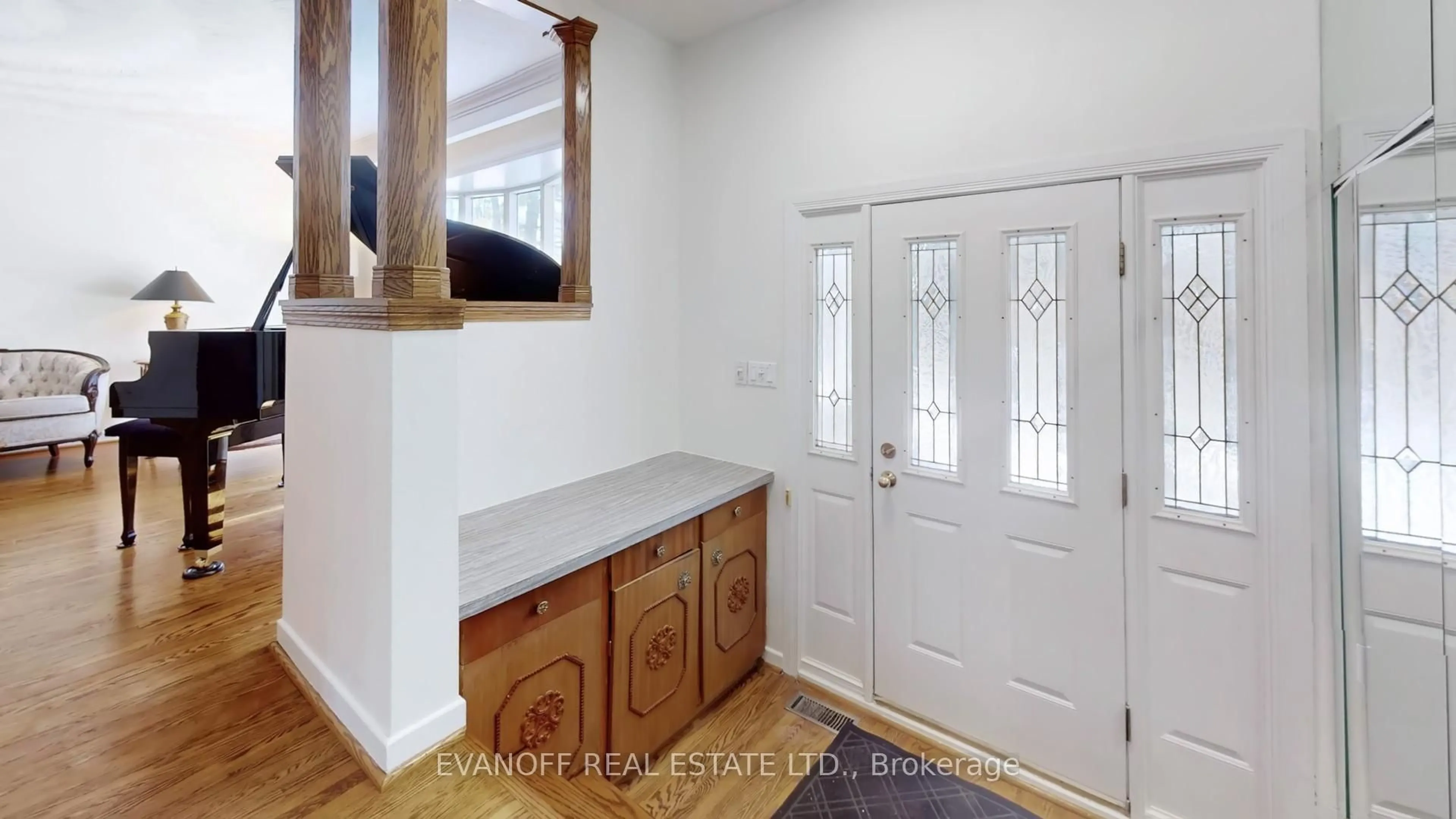 Indoor entryway for 63 South Marine Dr, Toronto Ontario M1E 1A1