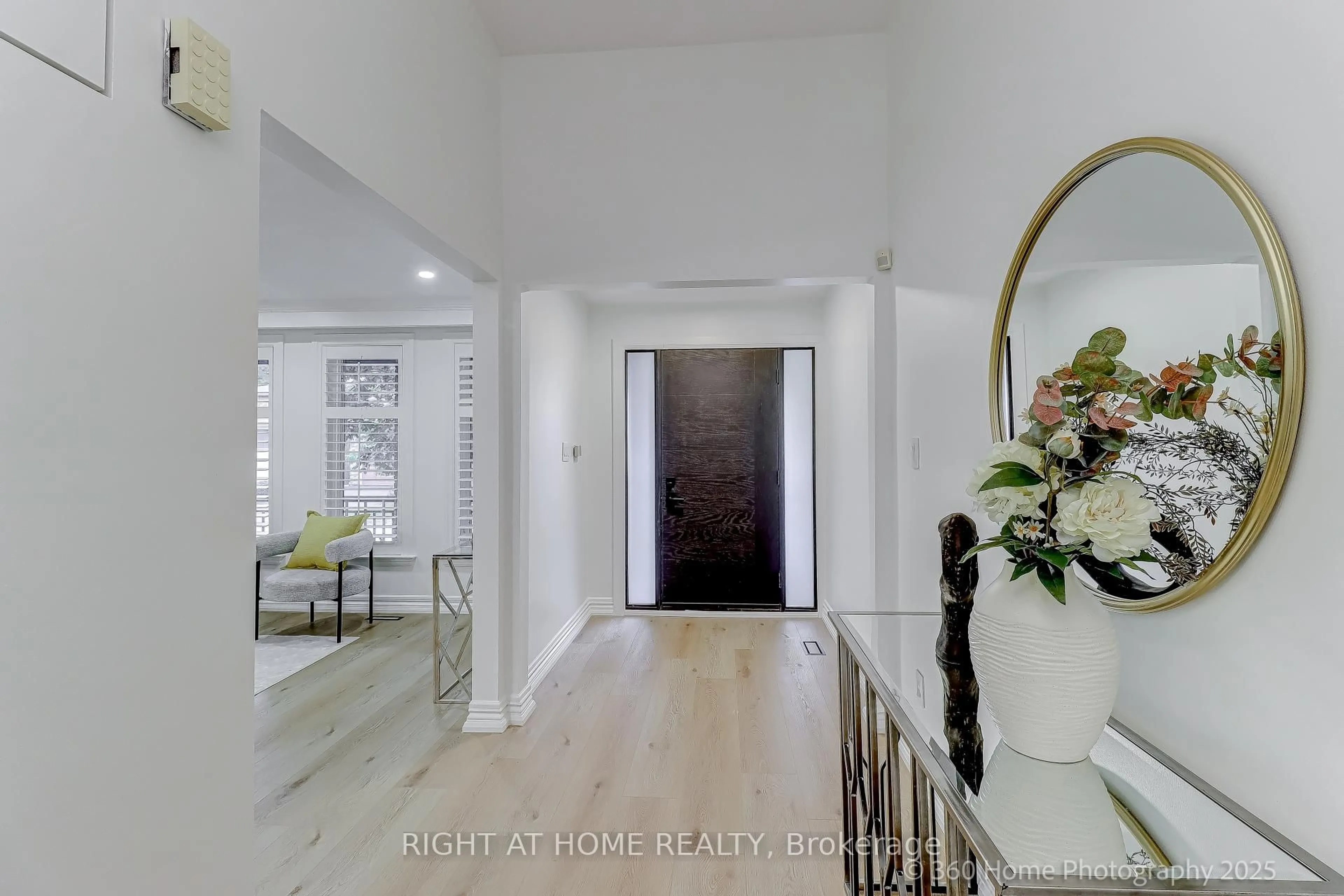 Indoor entryway for 44 Beamsville Dr, Toronto Ontario M1T 3S2