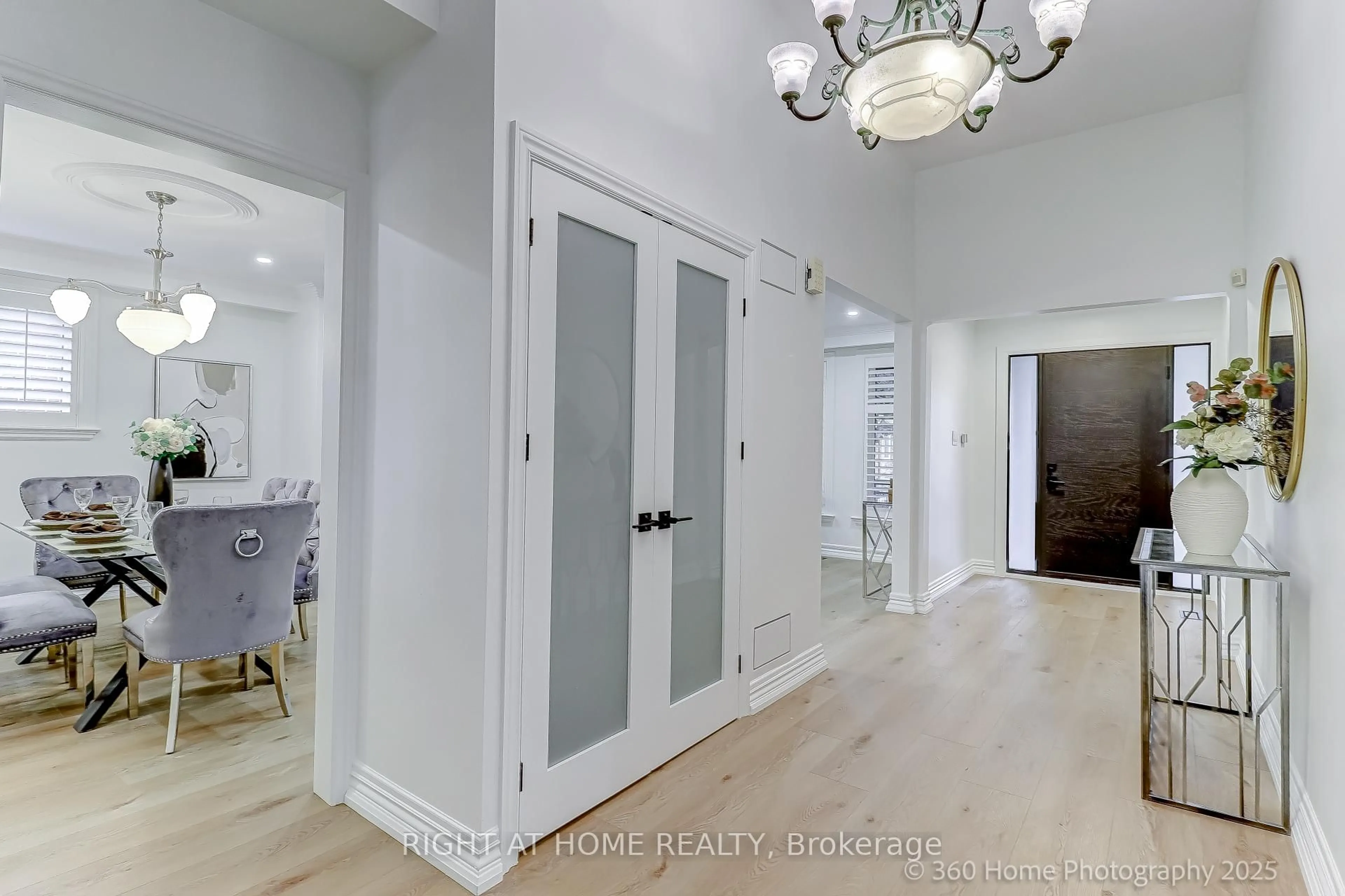 Indoor entryway for 44 Beamsville Dr, Toronto Ontario M1T 3S2
