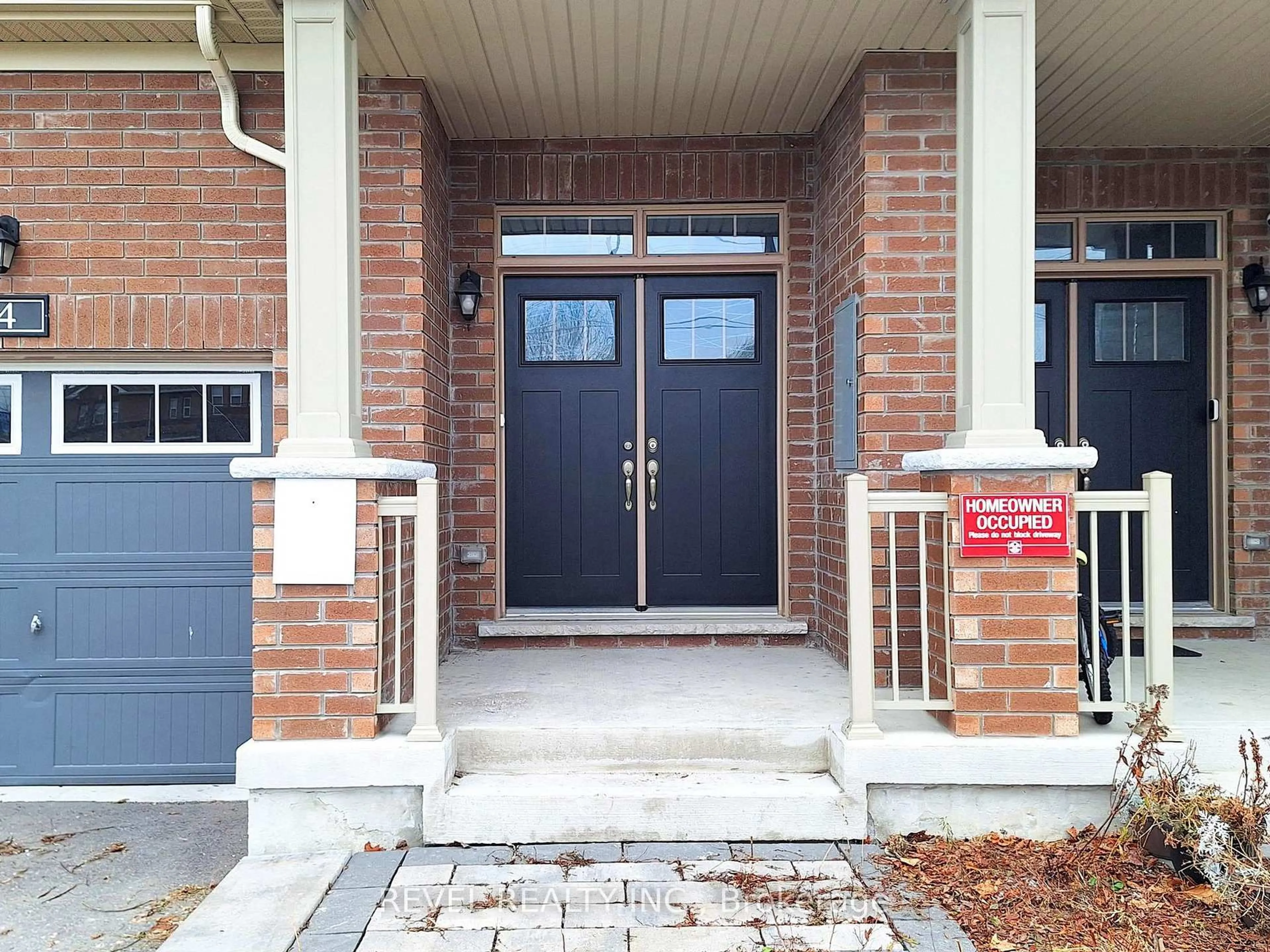 Indoor entryway for 4 Paradise Way, Whitby Ontario L1R 0R7
