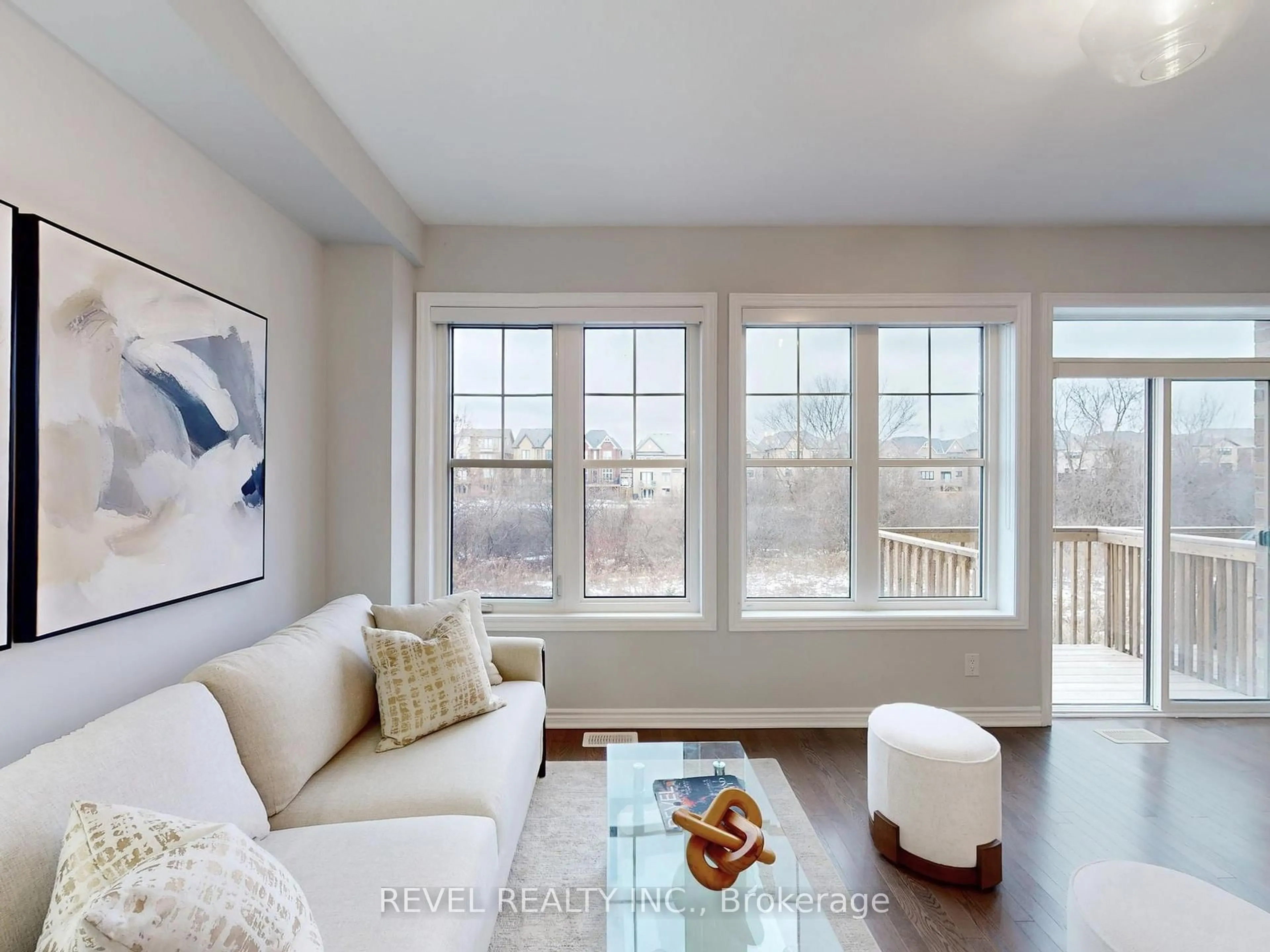 Living room with furniture, unknown for 4 Paradise Way, Whitby Ontario L1R 0R7