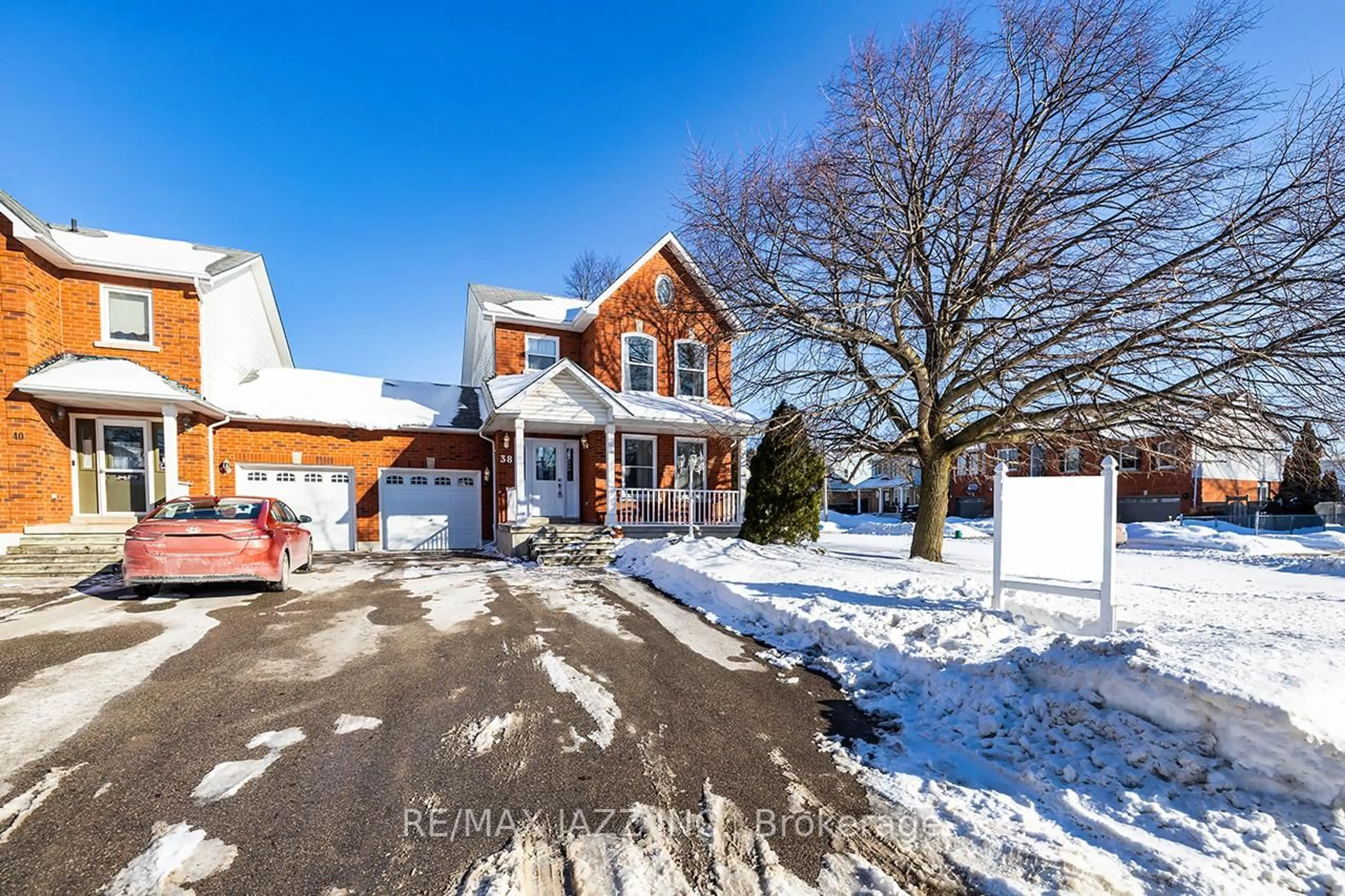 A pic from outside/outdoor area/front of a property/back of a property/a pic from drone, street for 38 Newport Ave, Clarington Ontario L1E 2C2