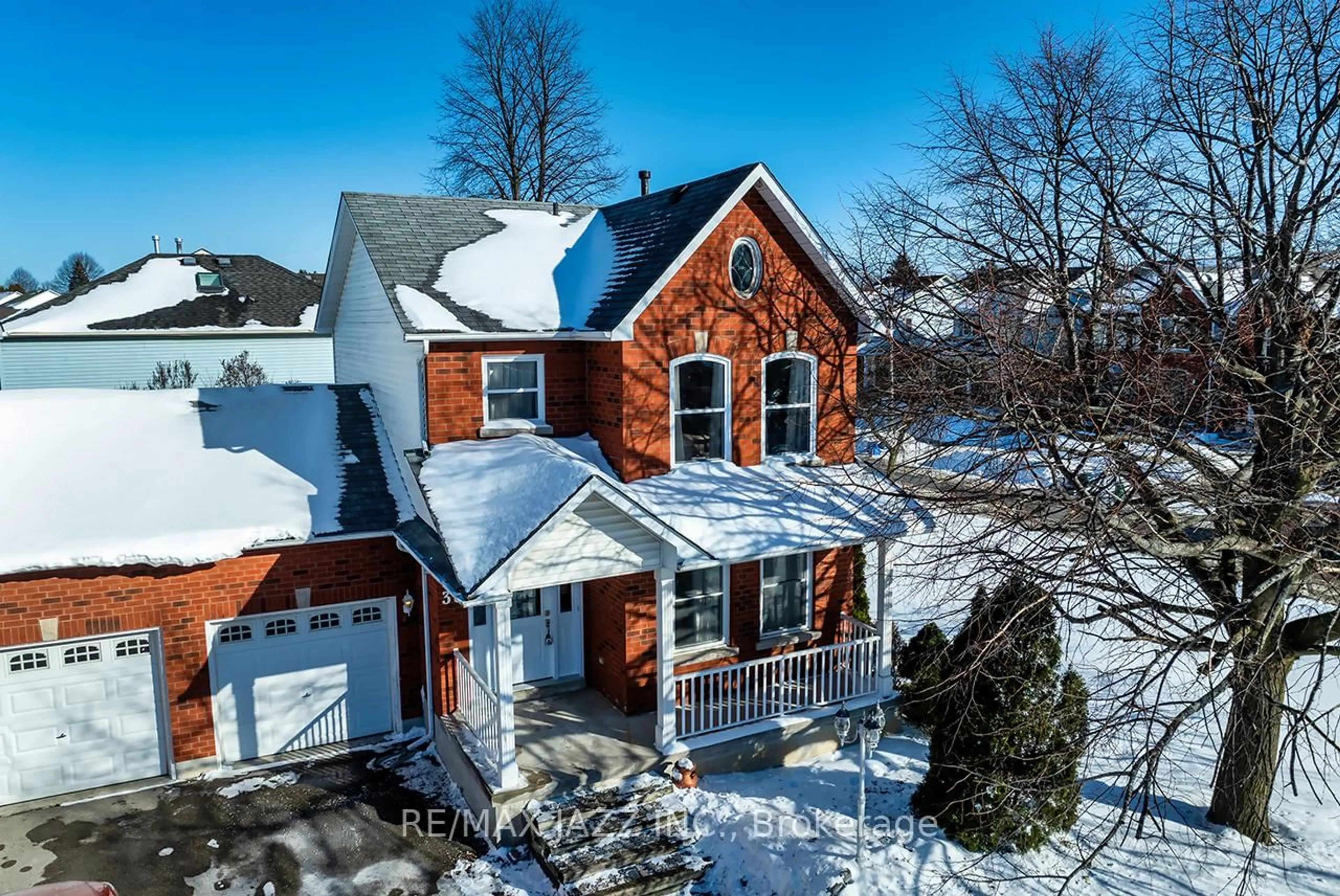 A pic from outside/outdoor area/front of a property/back of a property/a pic from drone, street for 38 Newport Ave, Clarington Ontario L1E 2C2