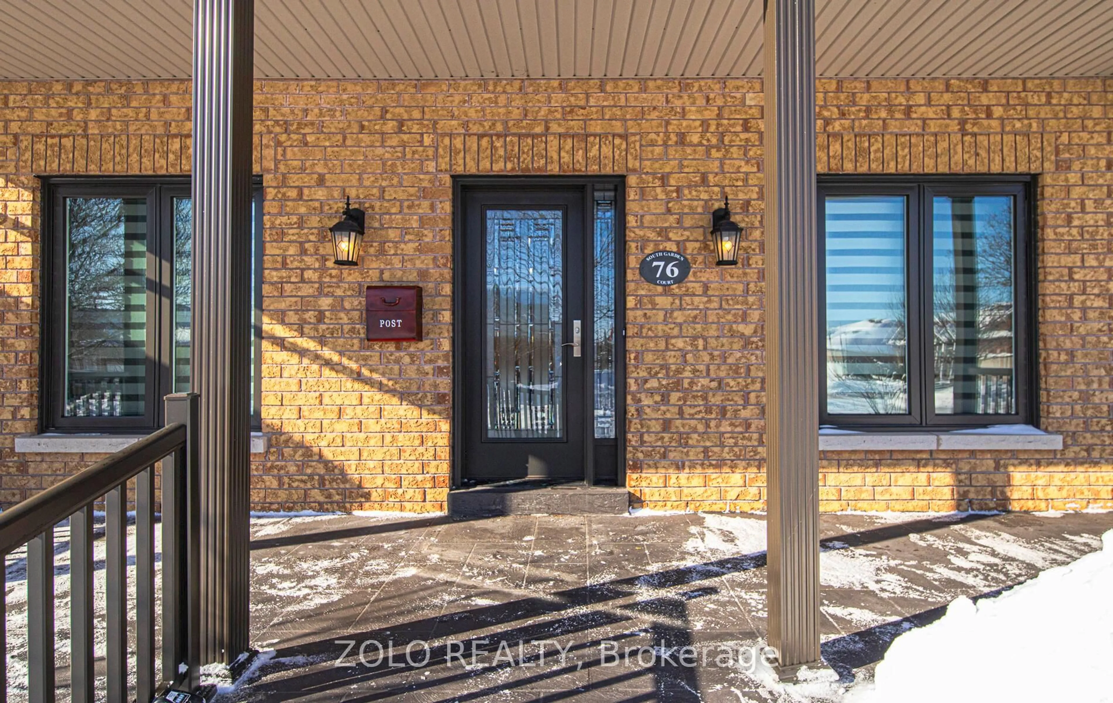 Indoor entryway for 76 South Garden Crt, Scugog Ontario L9L 1S1