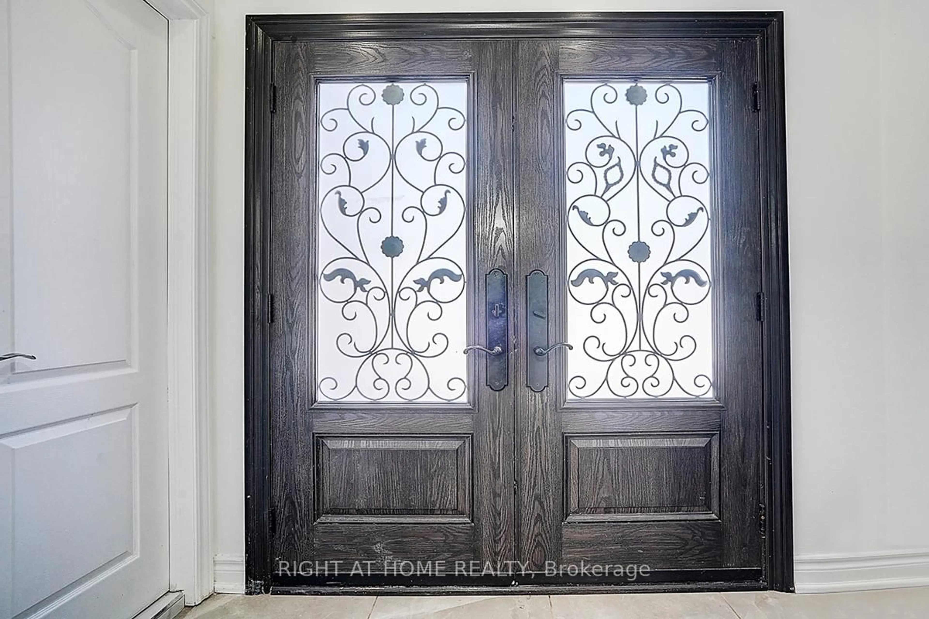 Indoor entryway for 36 Miles Dr, Ajax Ontario L1Z 1C6