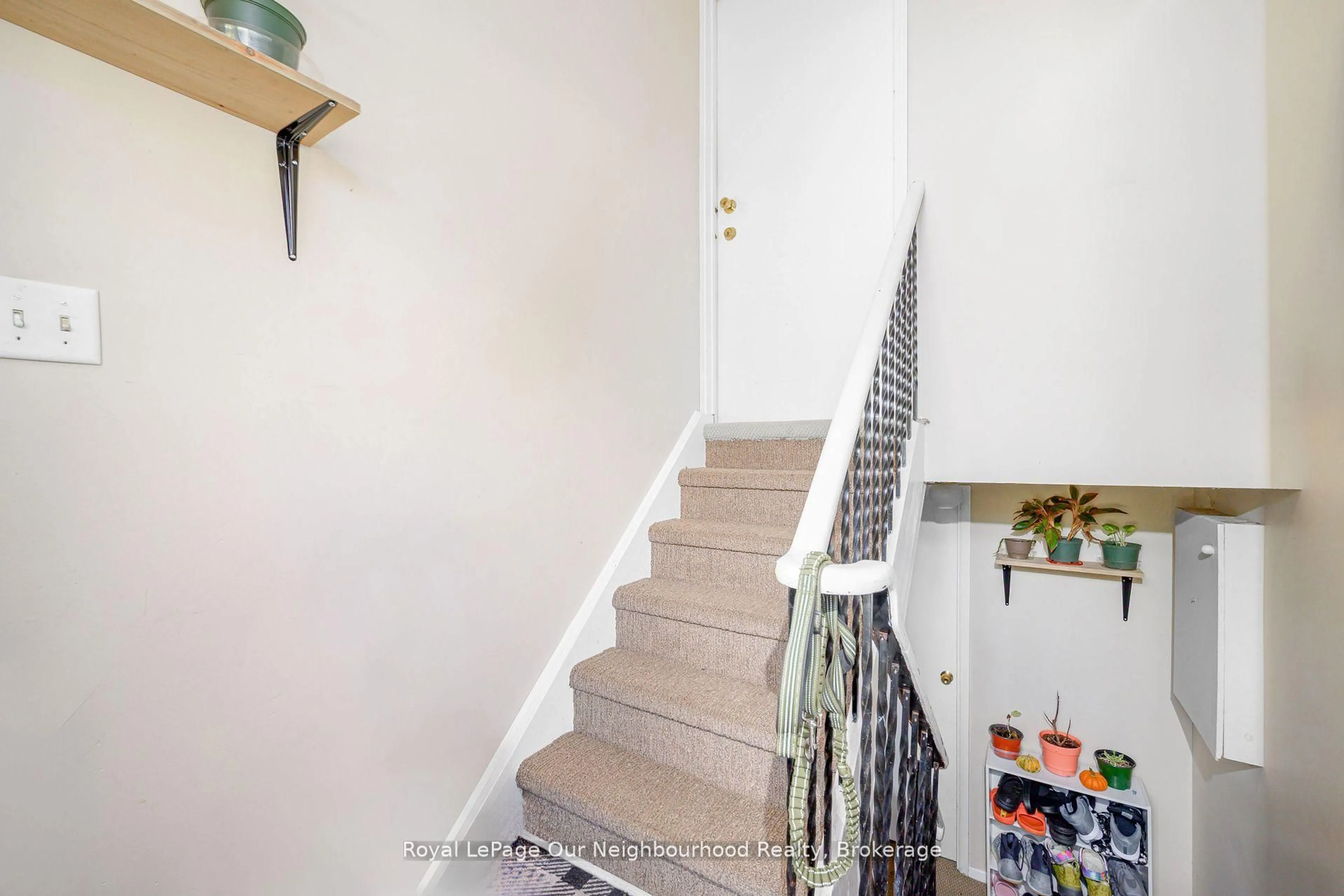 Stairs for 1306 Valley Dr, Oshawa Ontario L1J 7J7