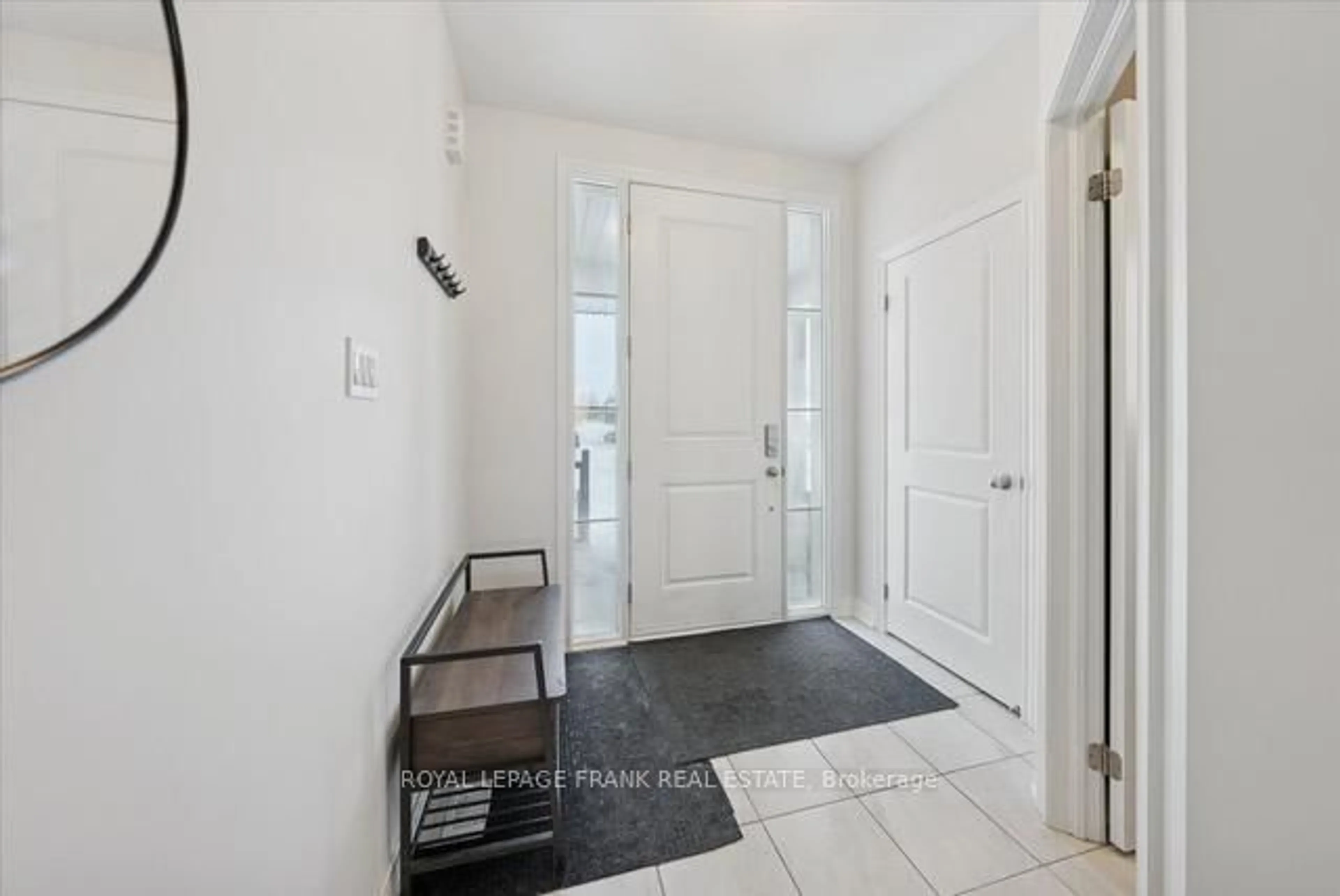 Indoor entryway for 167 Ash St, Scugog Ontario L9L 0B1