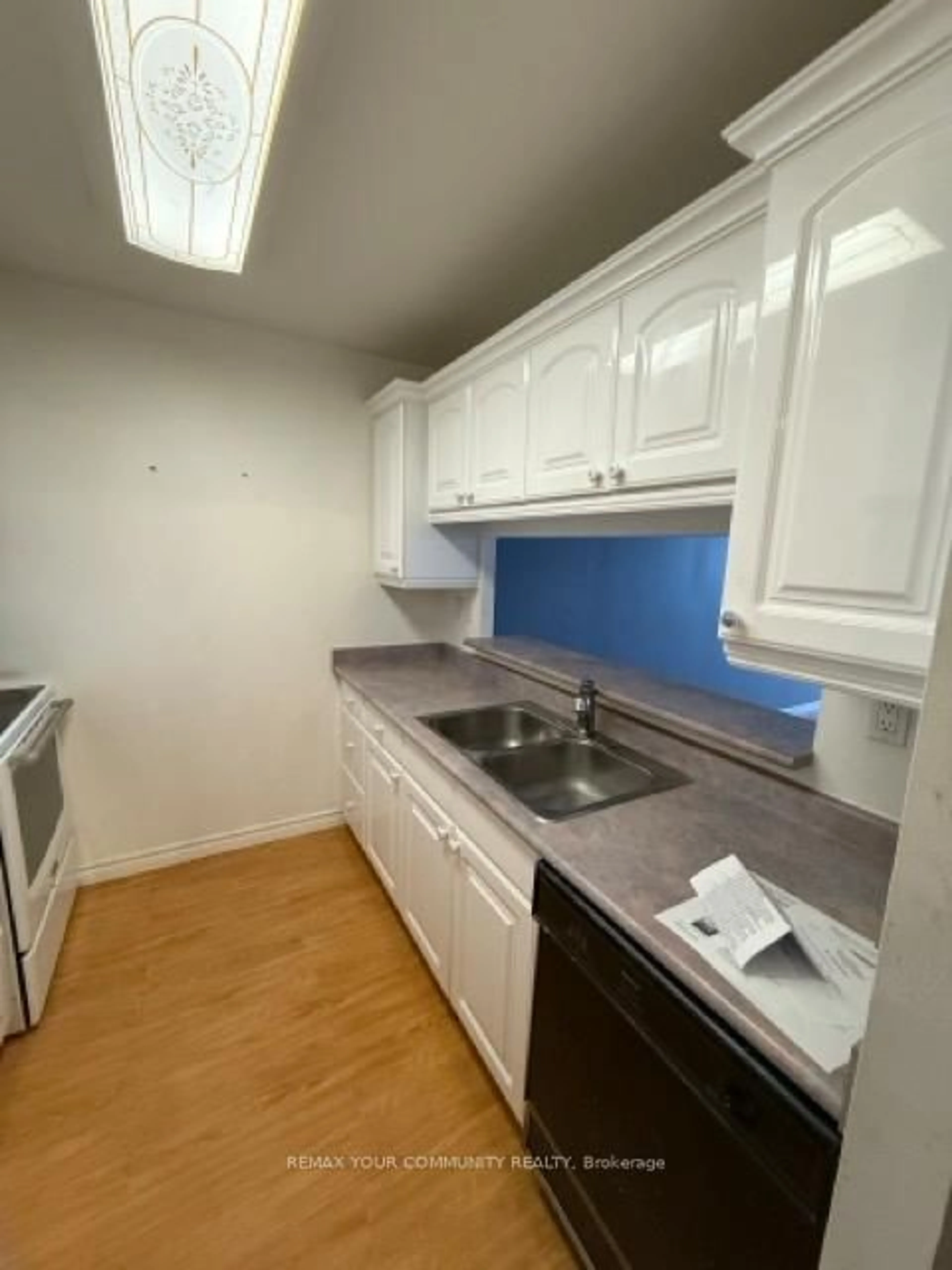 Standard kitchen, unknown for 1665 Pickering Pkwy #812, Pickering Ontario L1V 6L4