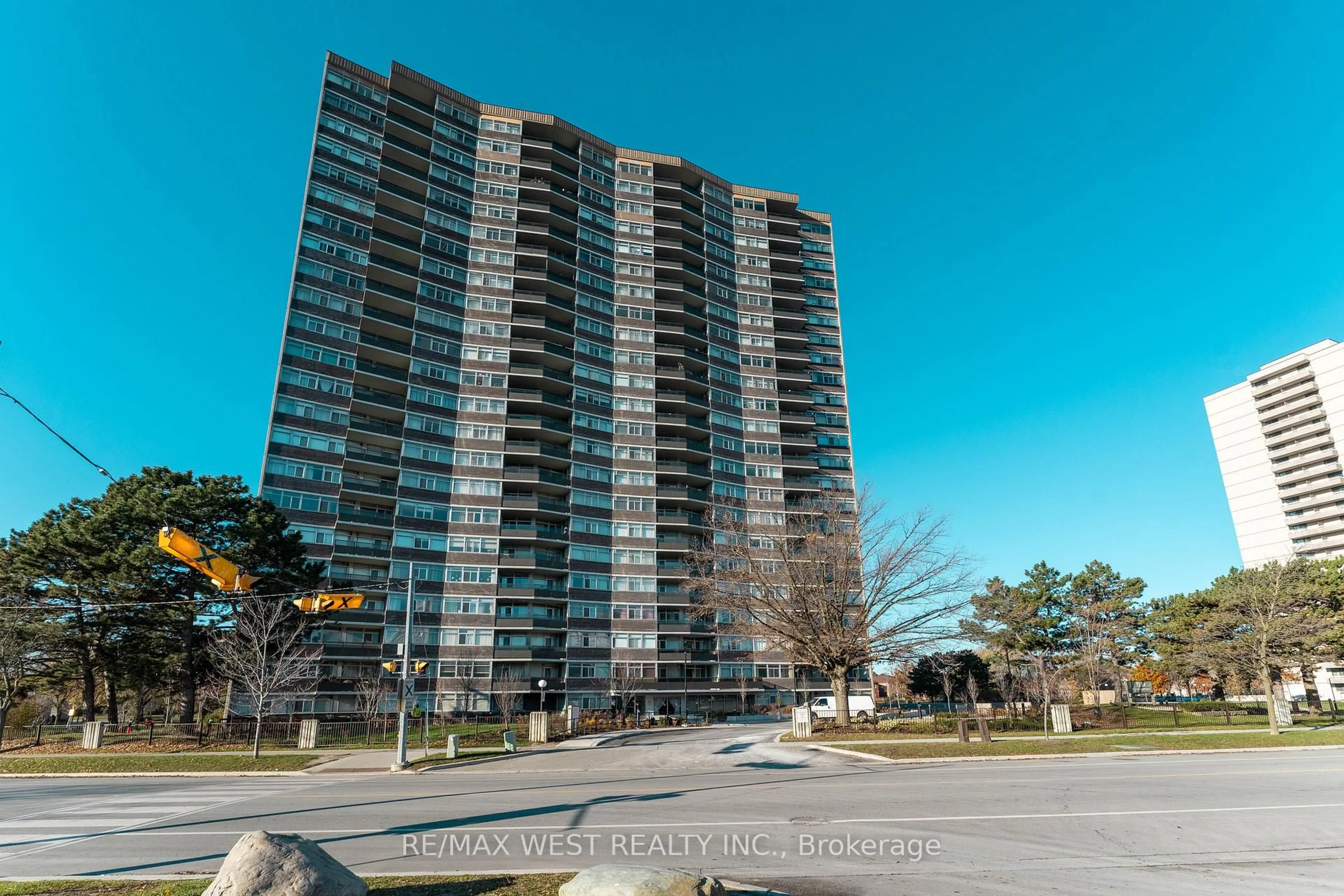 A pic from outside/outdoor area/front of a property/back of a property/a pic from drone, unknown for 3151 Bridletowne Circ #2307, Toronto Ontario M1W 2T1