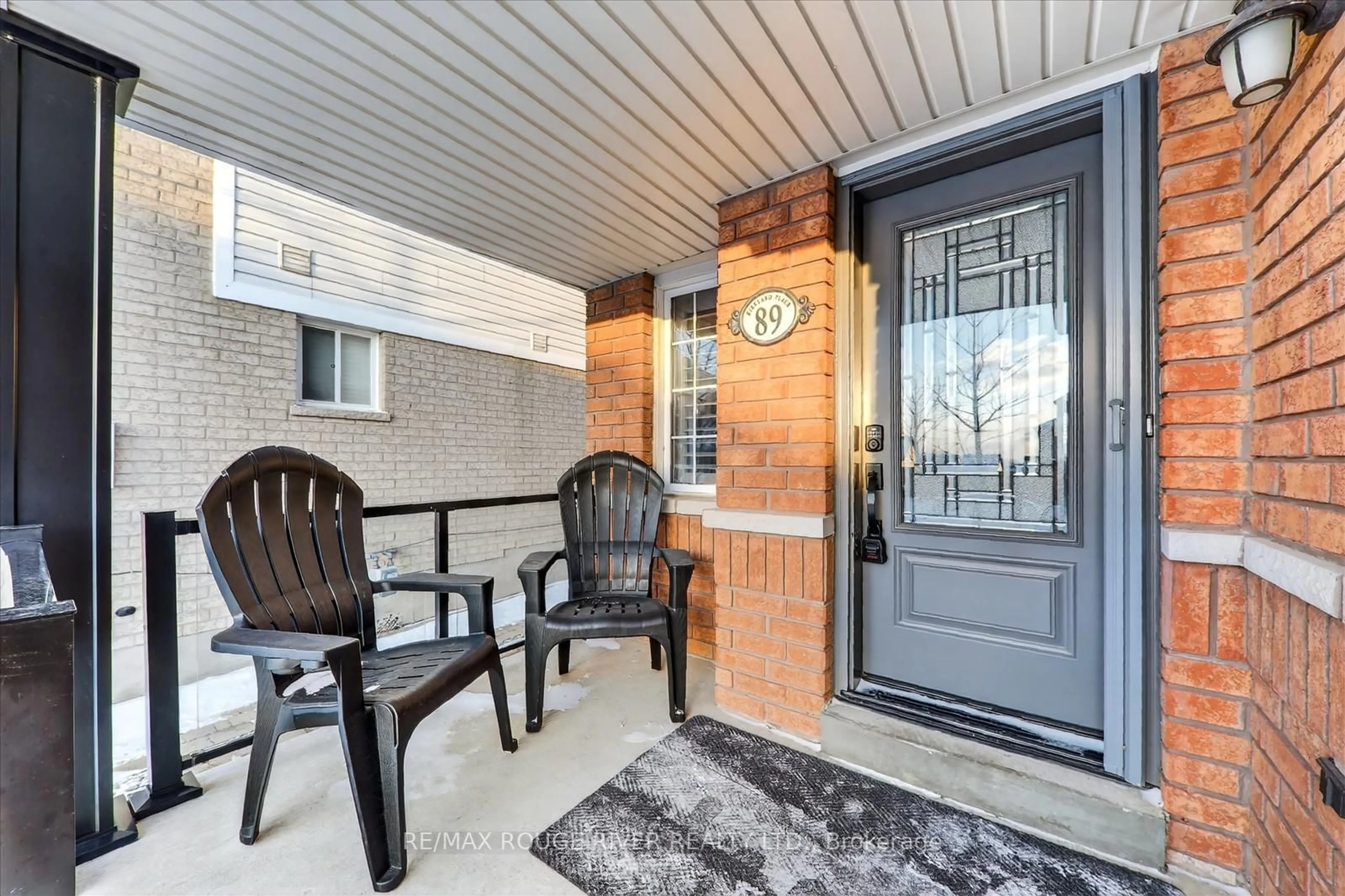 Indoor entryway for 89 Kirkland Pl, Whitby Ontario L1P 1X1