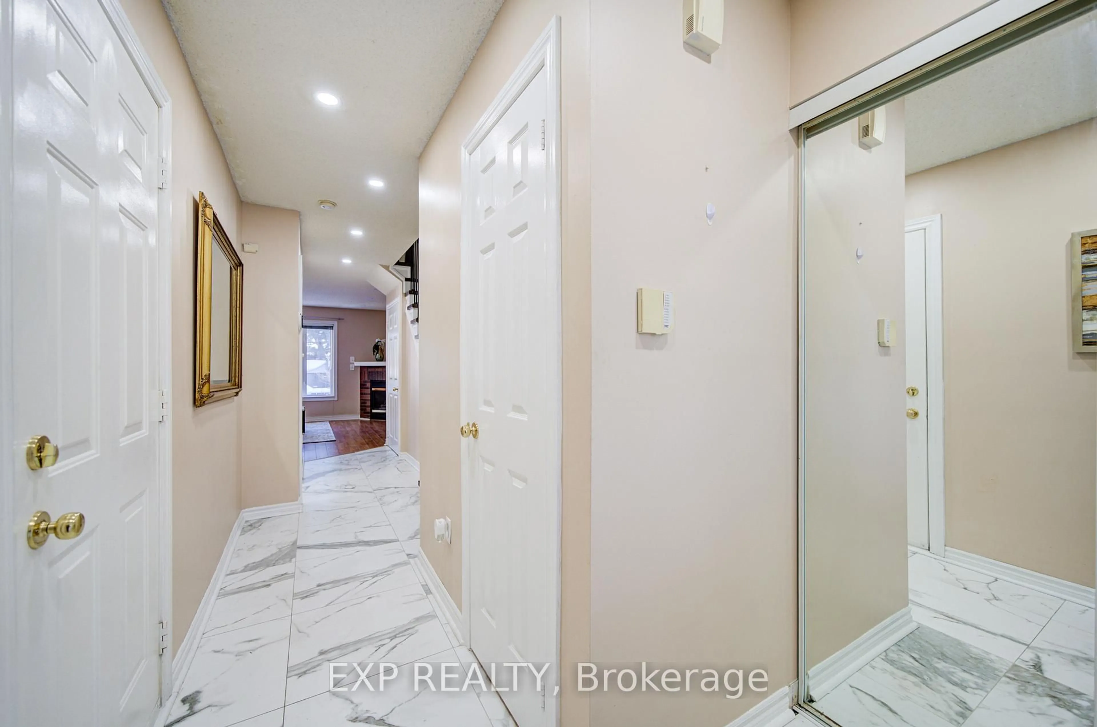 Indoor entryway for 9 Threadgold Crt, Whitby Ontario L1P 1L9