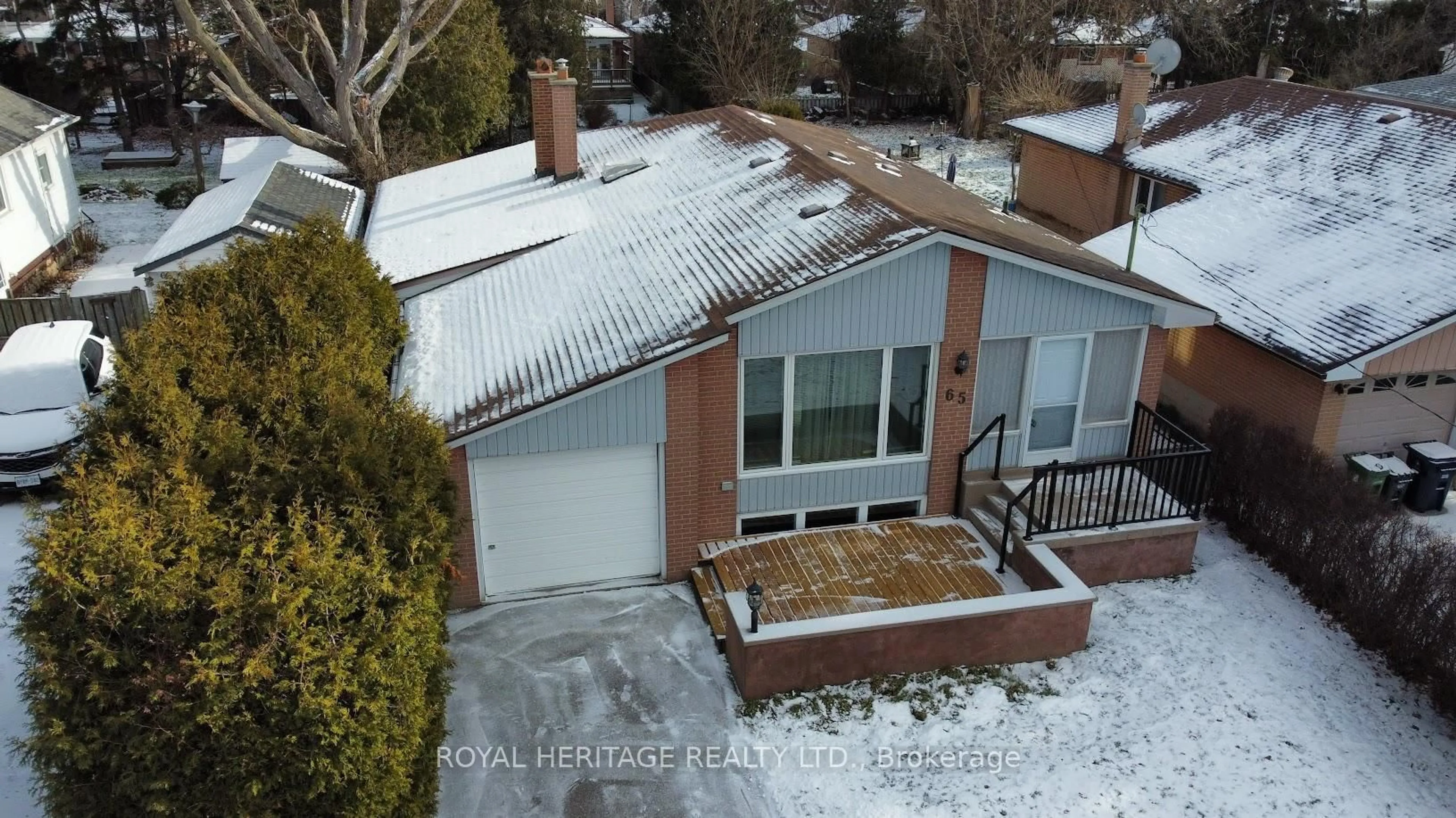 A pic from outside/outdoor area/front of a property/back of a property/a pic from drone, street for 65 Bennett Rd, Toronto Ontario M1E 3Y2