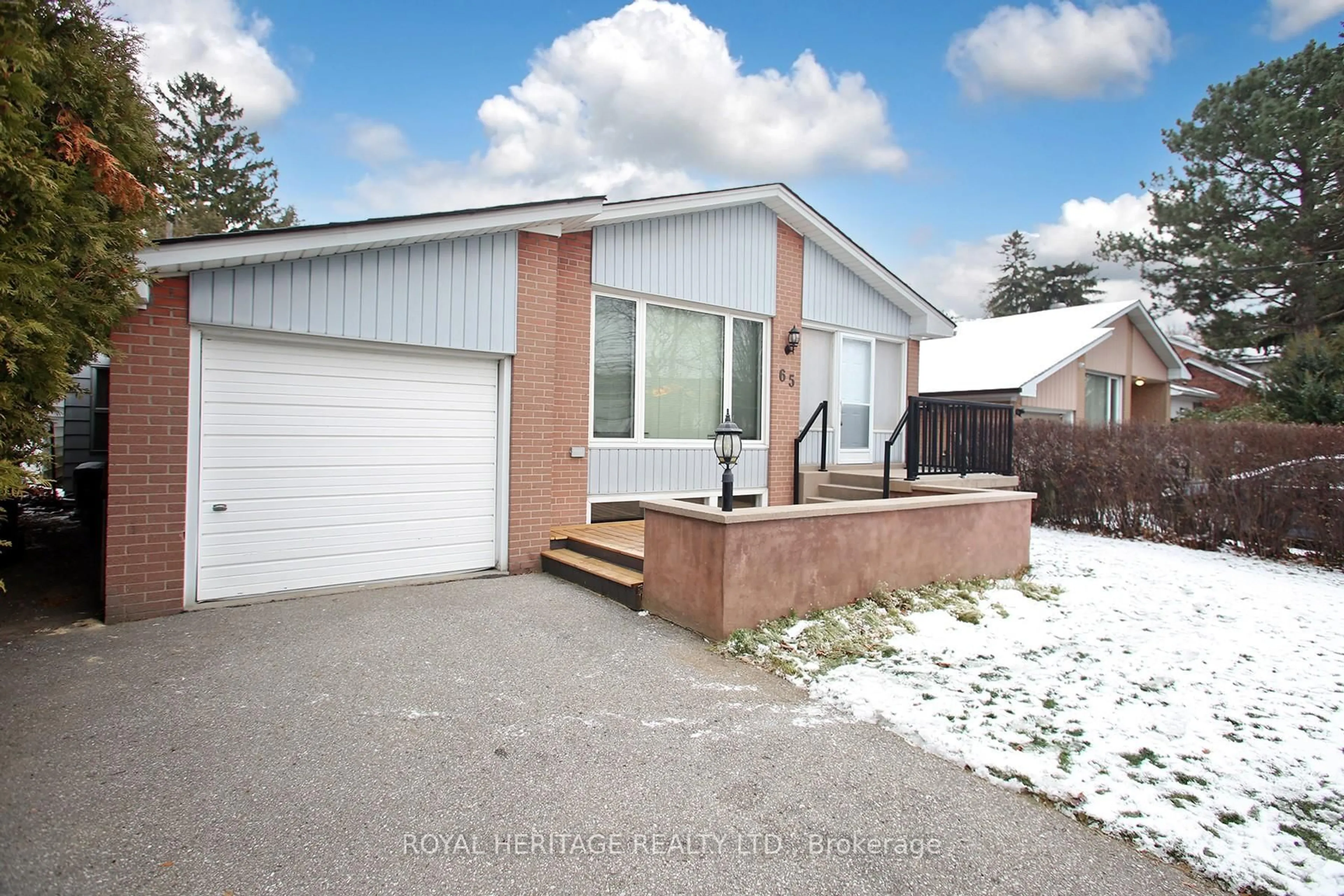 A pic from outside/outdoor area/front of a property/back of a property/a pic from drone, street for 65 Bennett Rd, Toronto Ontario M1E 3Y2