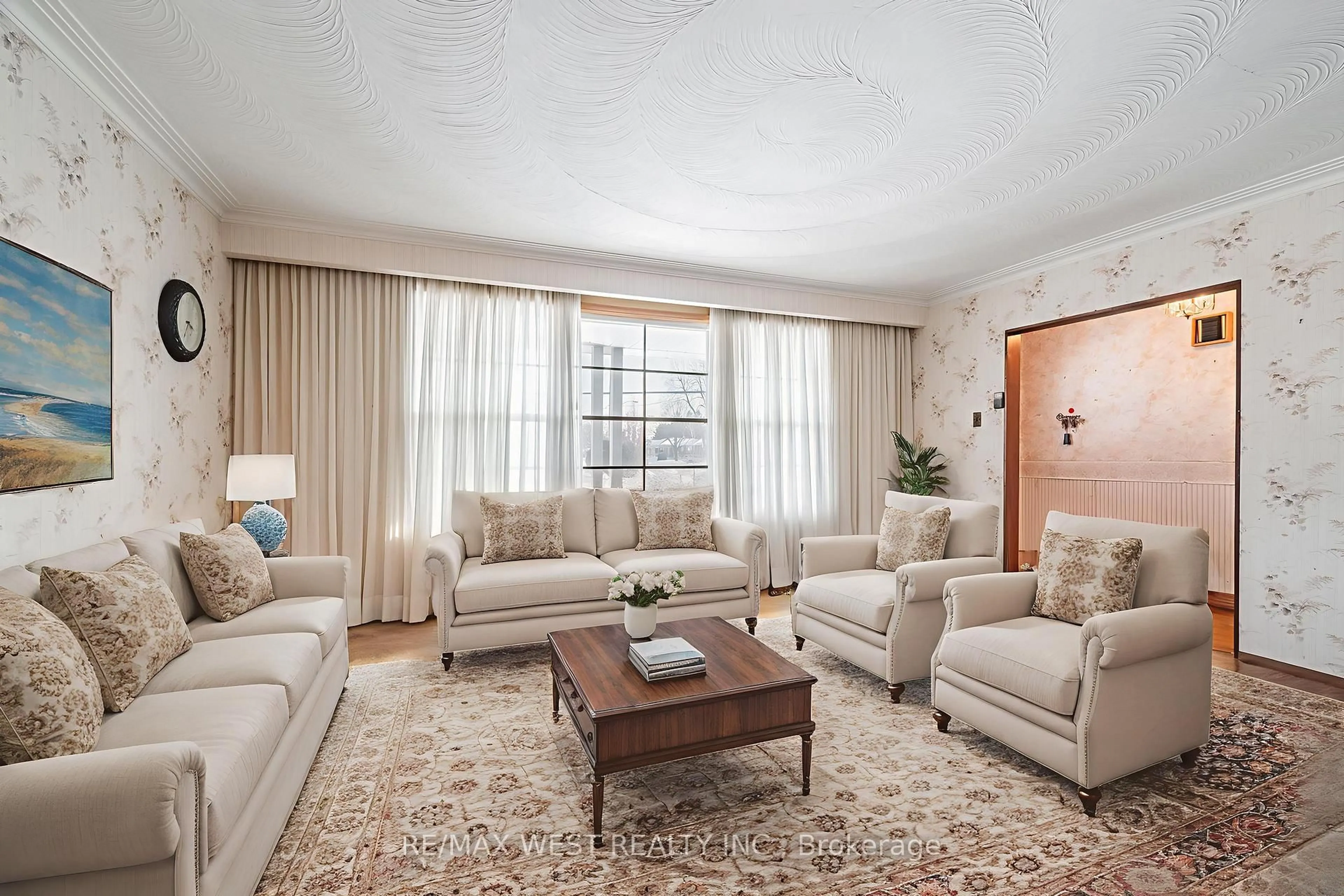 Living room with furniture, carpet floor for 158 Cass Ave, Toronto Ontario M1T 2B7