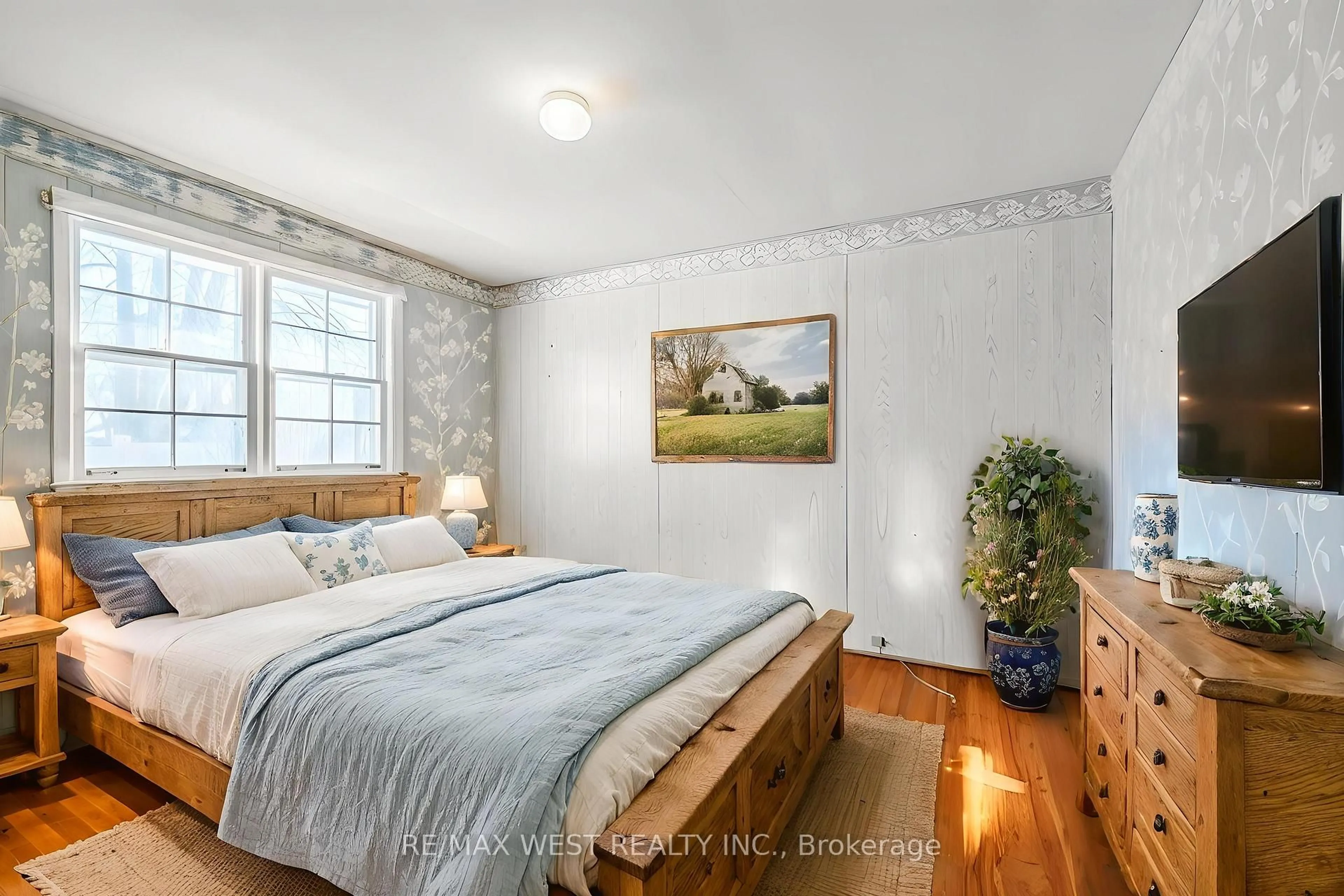 Bedroom with bed, wood/laminate floor for 158 Cass Ave, Toronto Ontario M1T 2B7