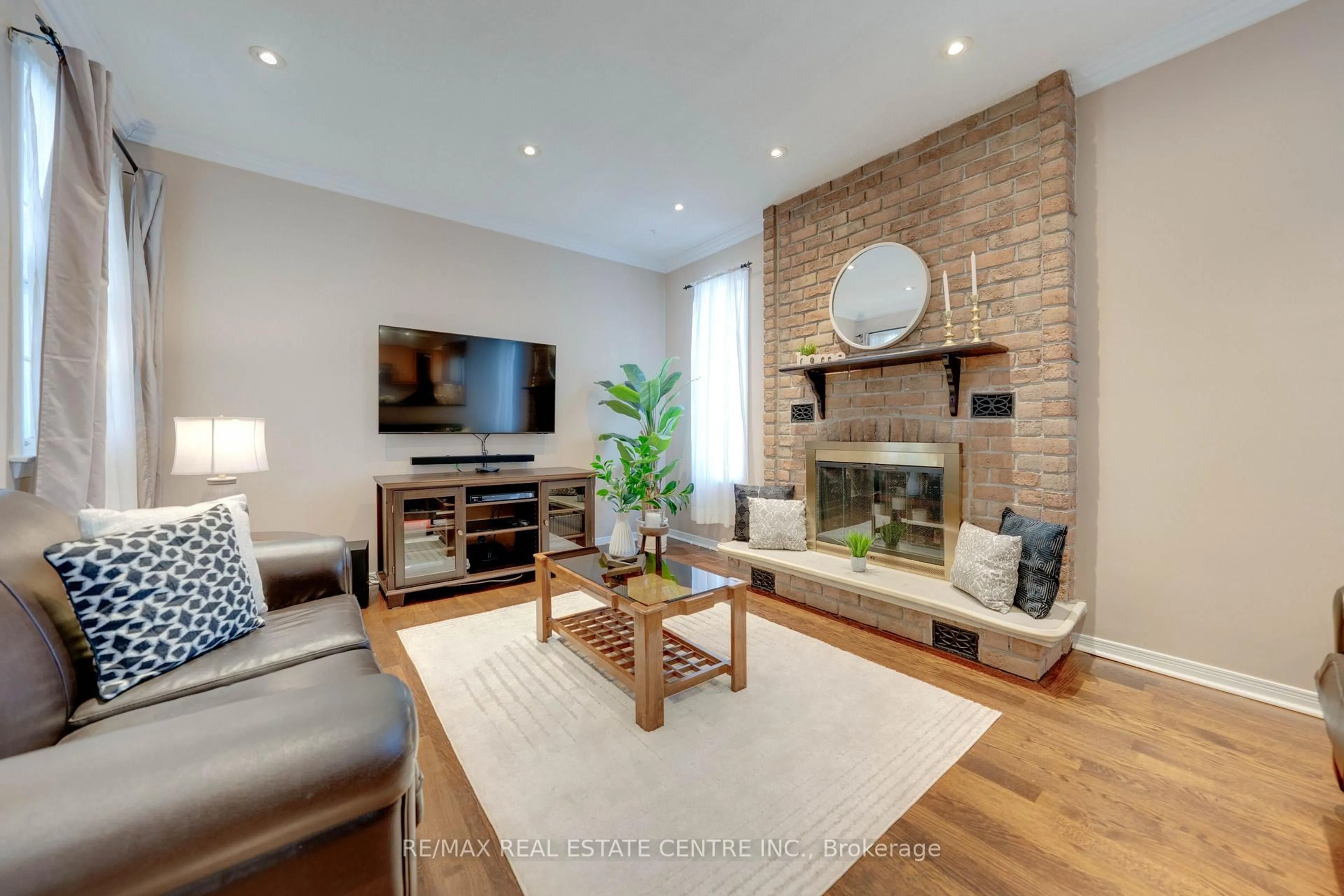 Living room with furniture, unknown for 37 Statesman Sq, Toronto Ontario M1S 4H7