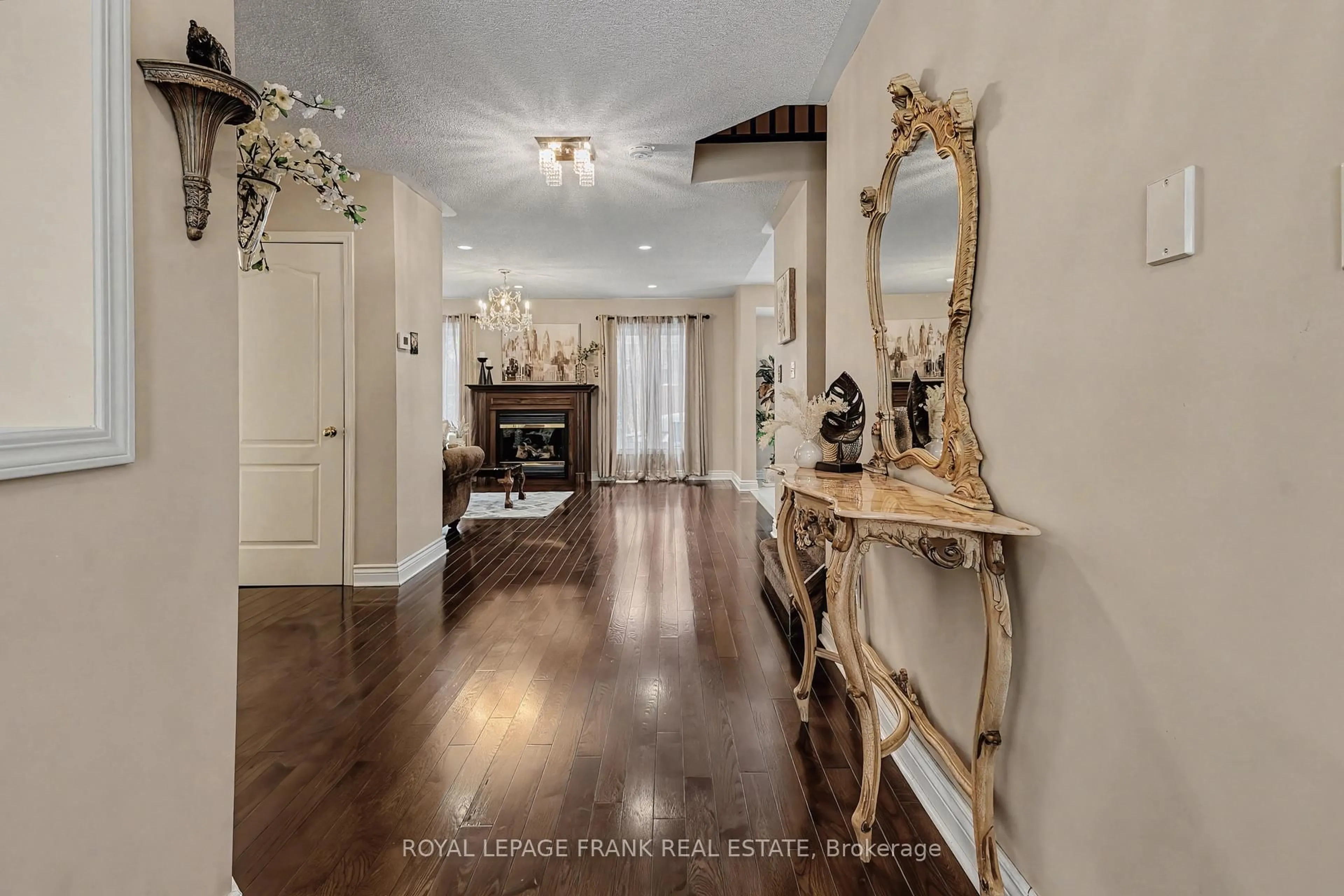 Indoor entryway for 129 Stillwell Lane, Clarington Ontario L1B 1R5