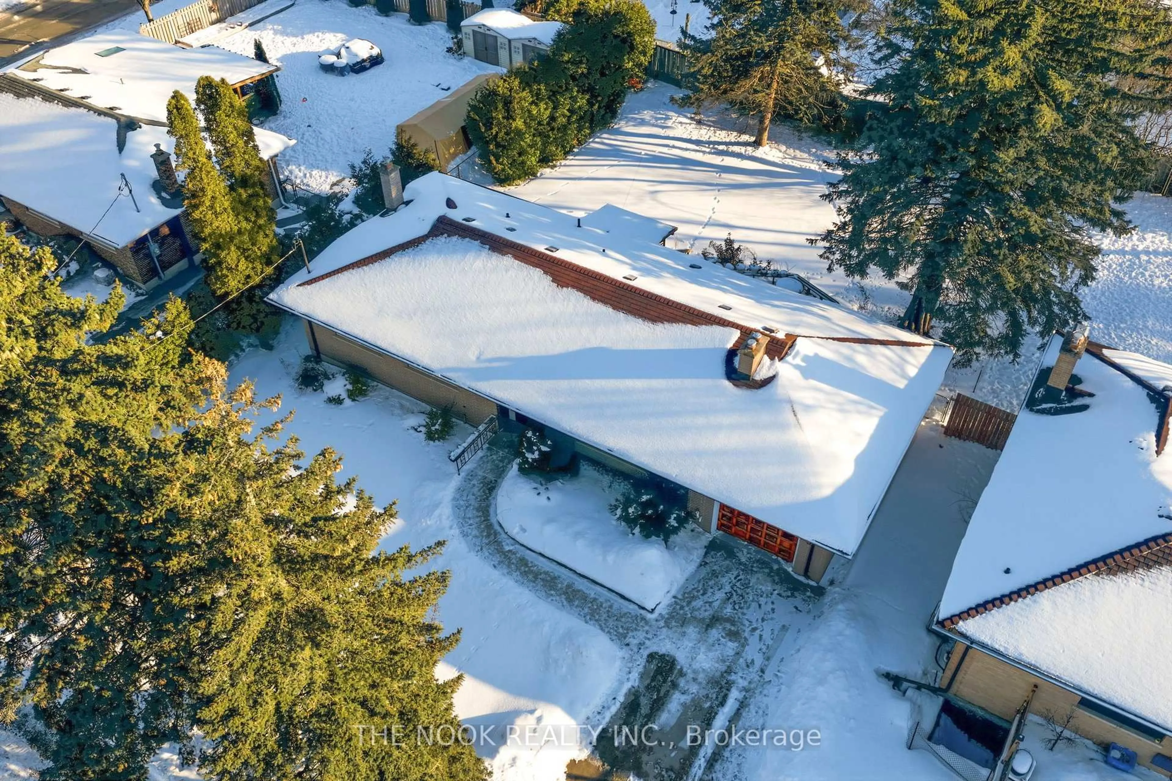 A pic from outside/outdoor area/front of a property/back of a property/a pic from drone, street for 37 Concession St, Clarington Ontario L1C 1Y2
