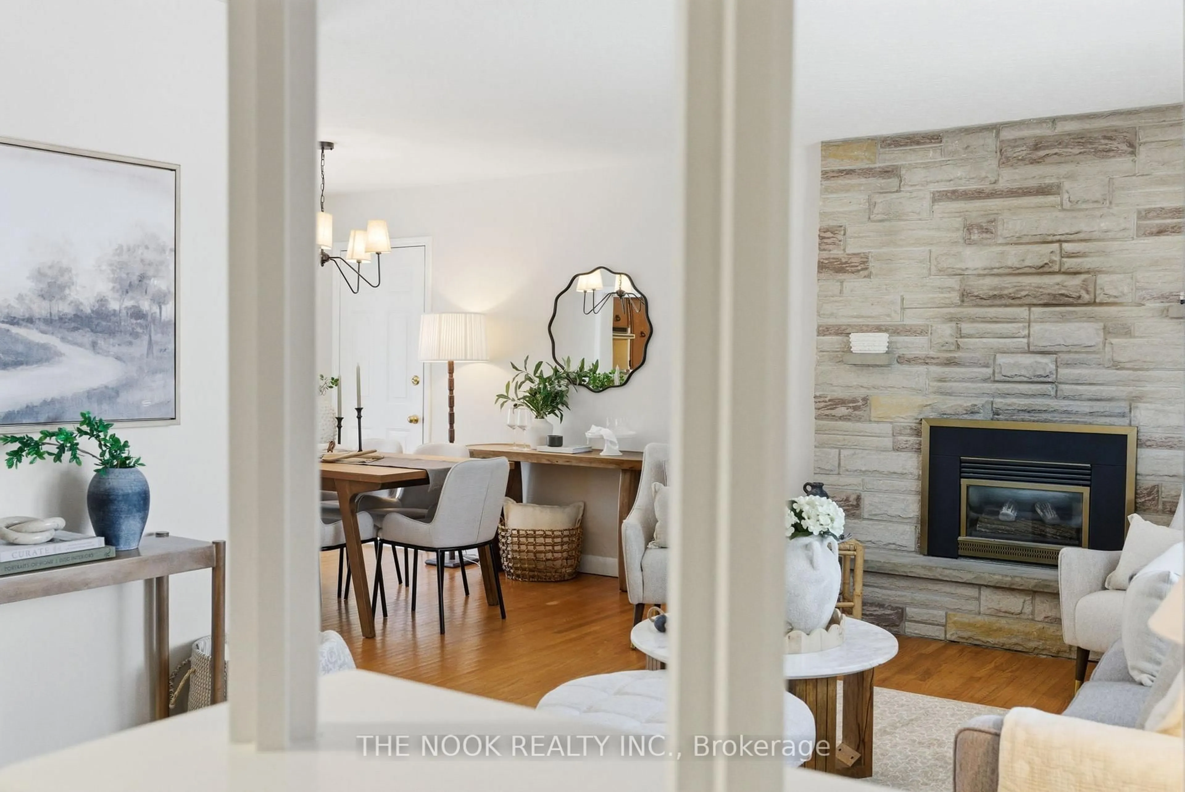 Dining room, wood/laminate floor for 37 Concession St, Clarington Ontario L1C 1Y2