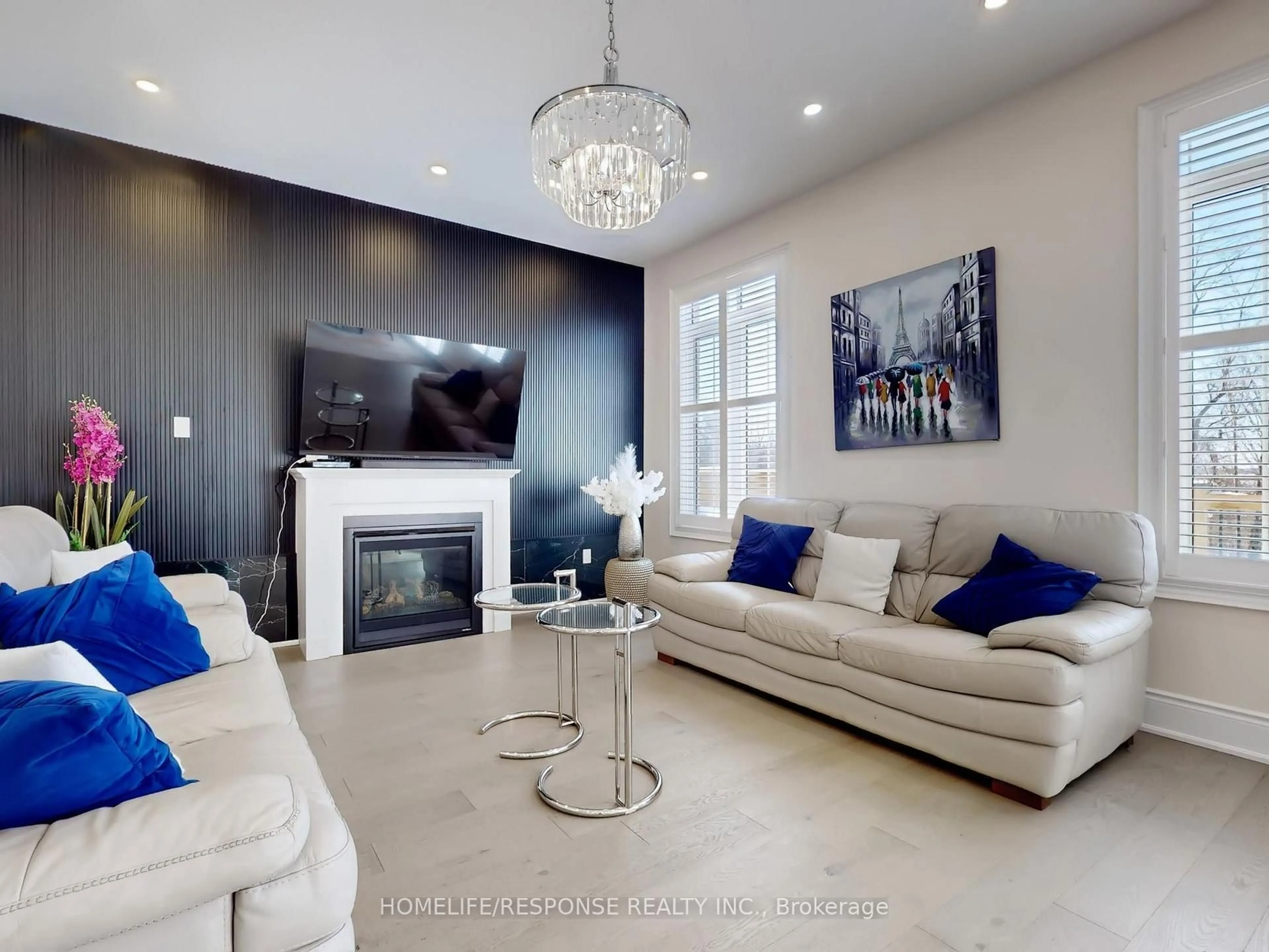 Living room with furniture, unknown for 141 AUCKLAND Dr, Whitby Ontario L1P 0J2