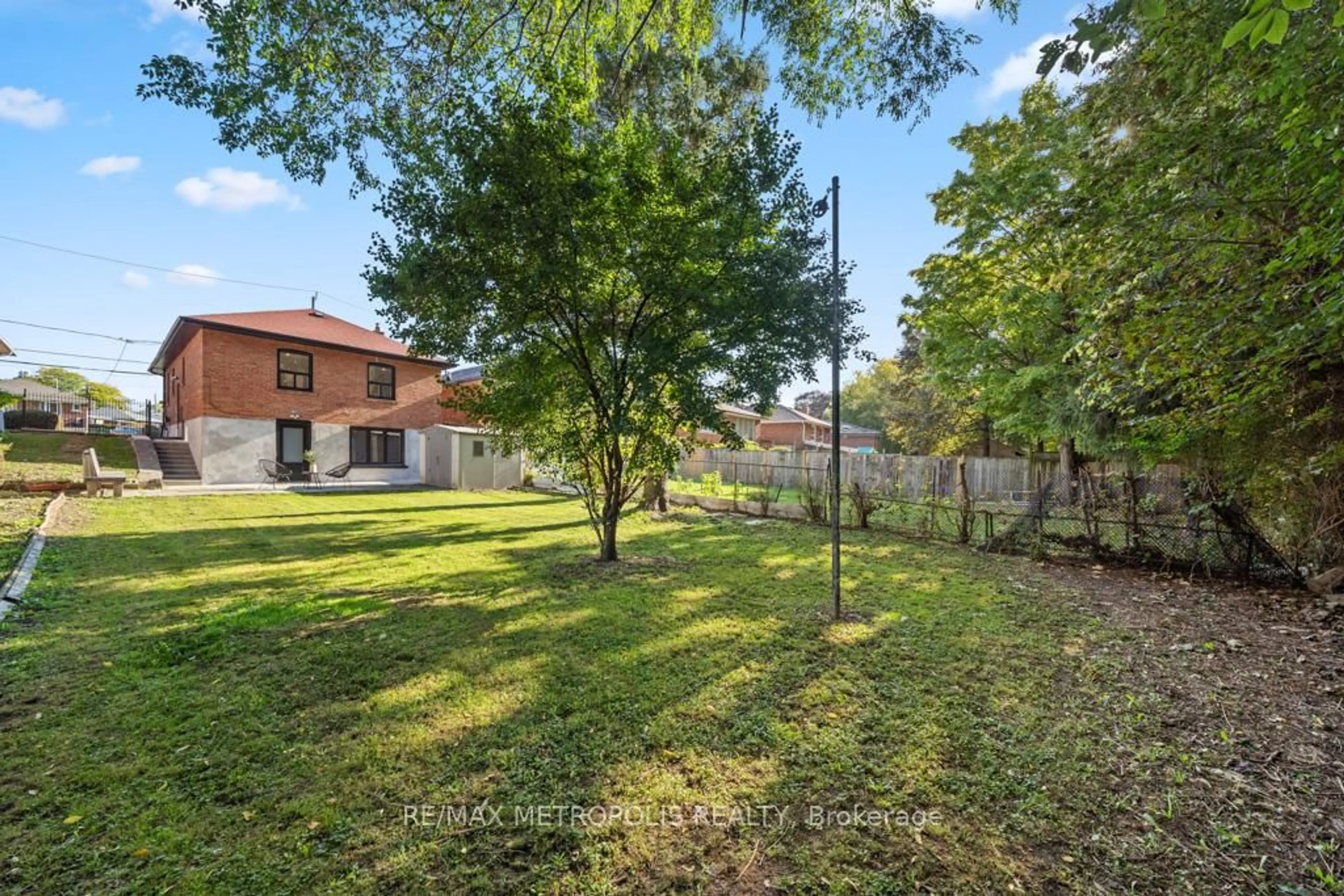 Patio, unknown for 27 Gully Dr, Toronto Ontario M1K 4W3