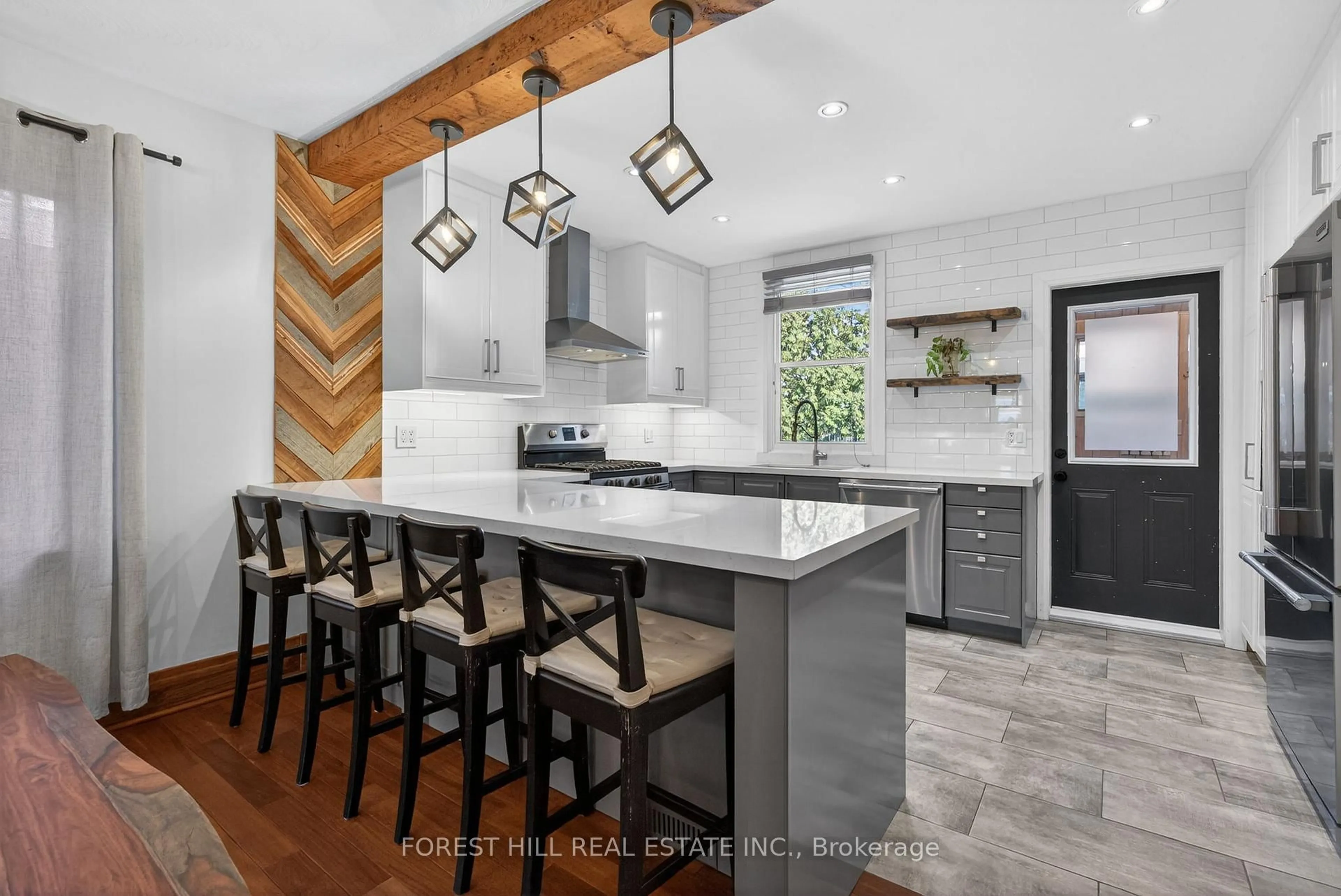 Open concept kitchen, ceramic/tile floor for 151 Dawes Rd, Toronto Ontario M4C 5C1