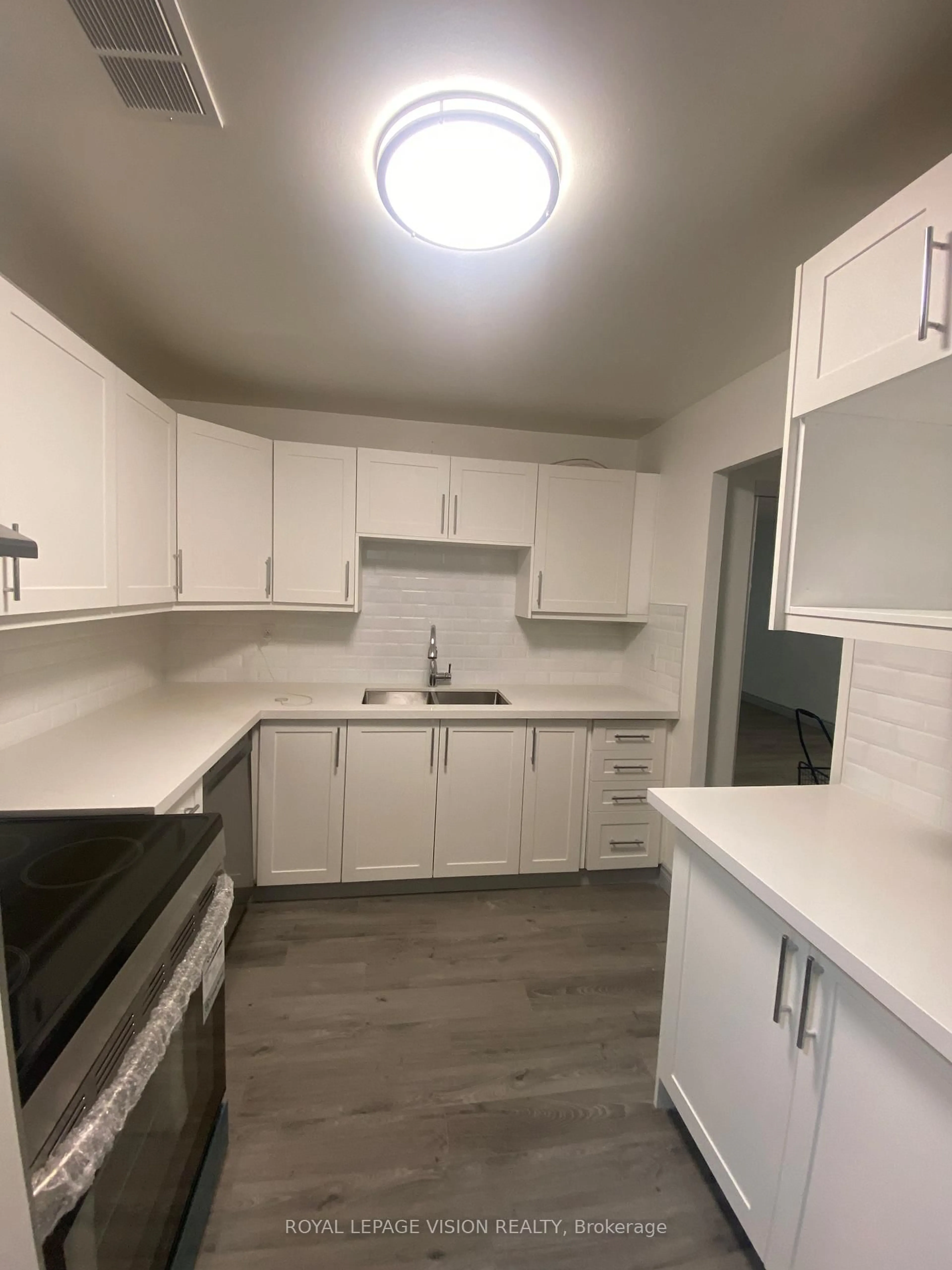 Standard kitchen, unknown for 895 Kennedy Rd #205, Toronto Ontario M1K 2E9