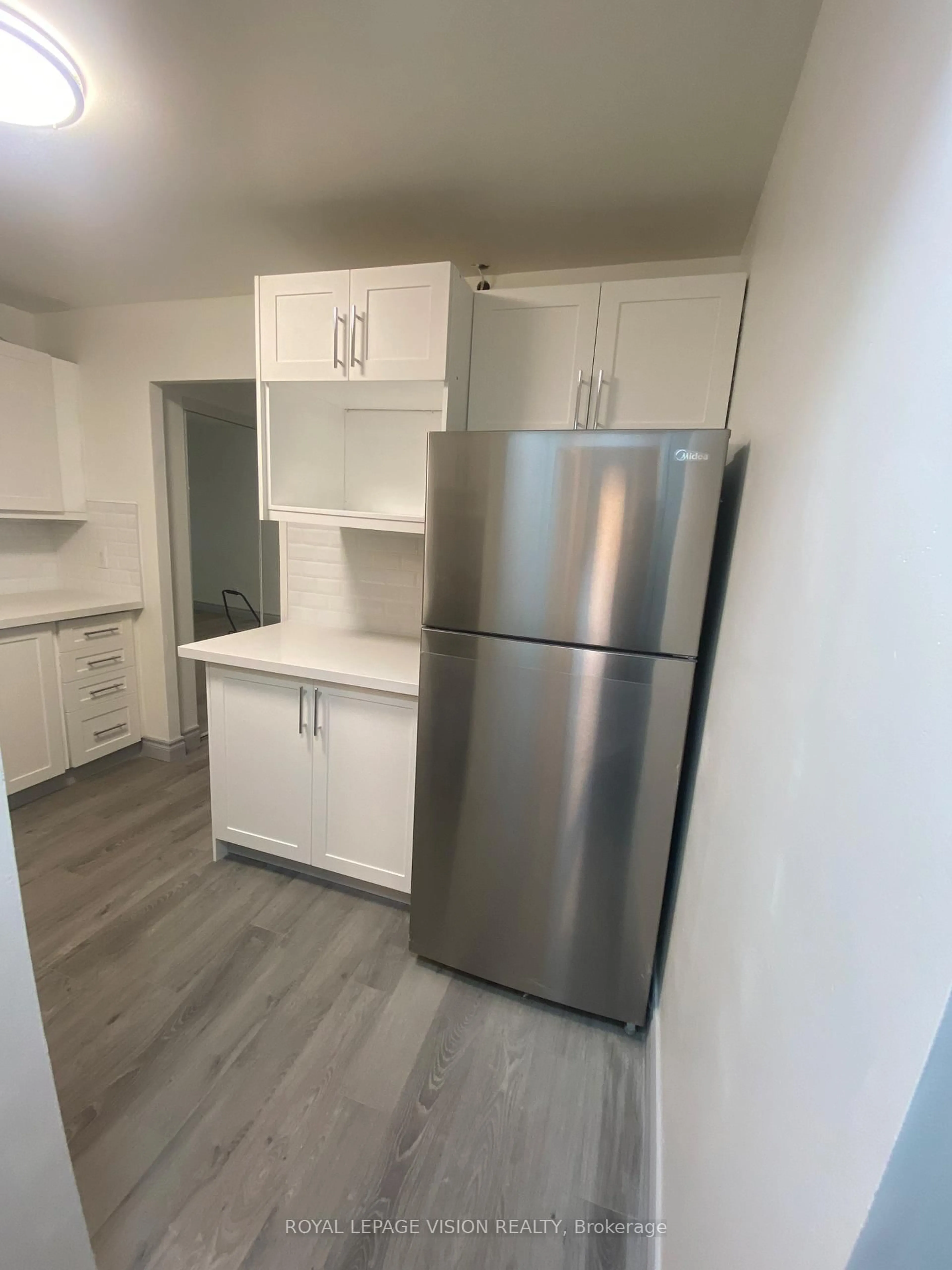 Standard kitchen, wood/laminate floor for 895 Kennedy Rd #205, Toronto Ontario M1K 2E9