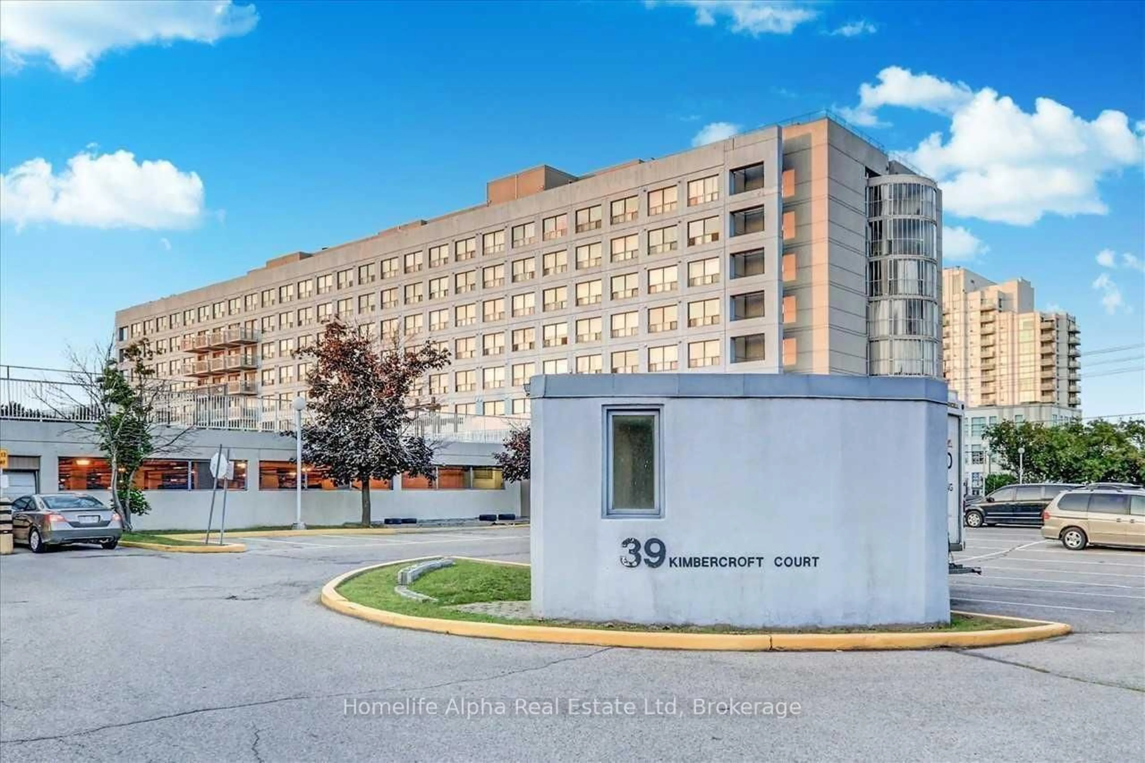 Indoor foyer for 39 Kimbercroft Crt #618, Toronto Ontario M1S 5B5