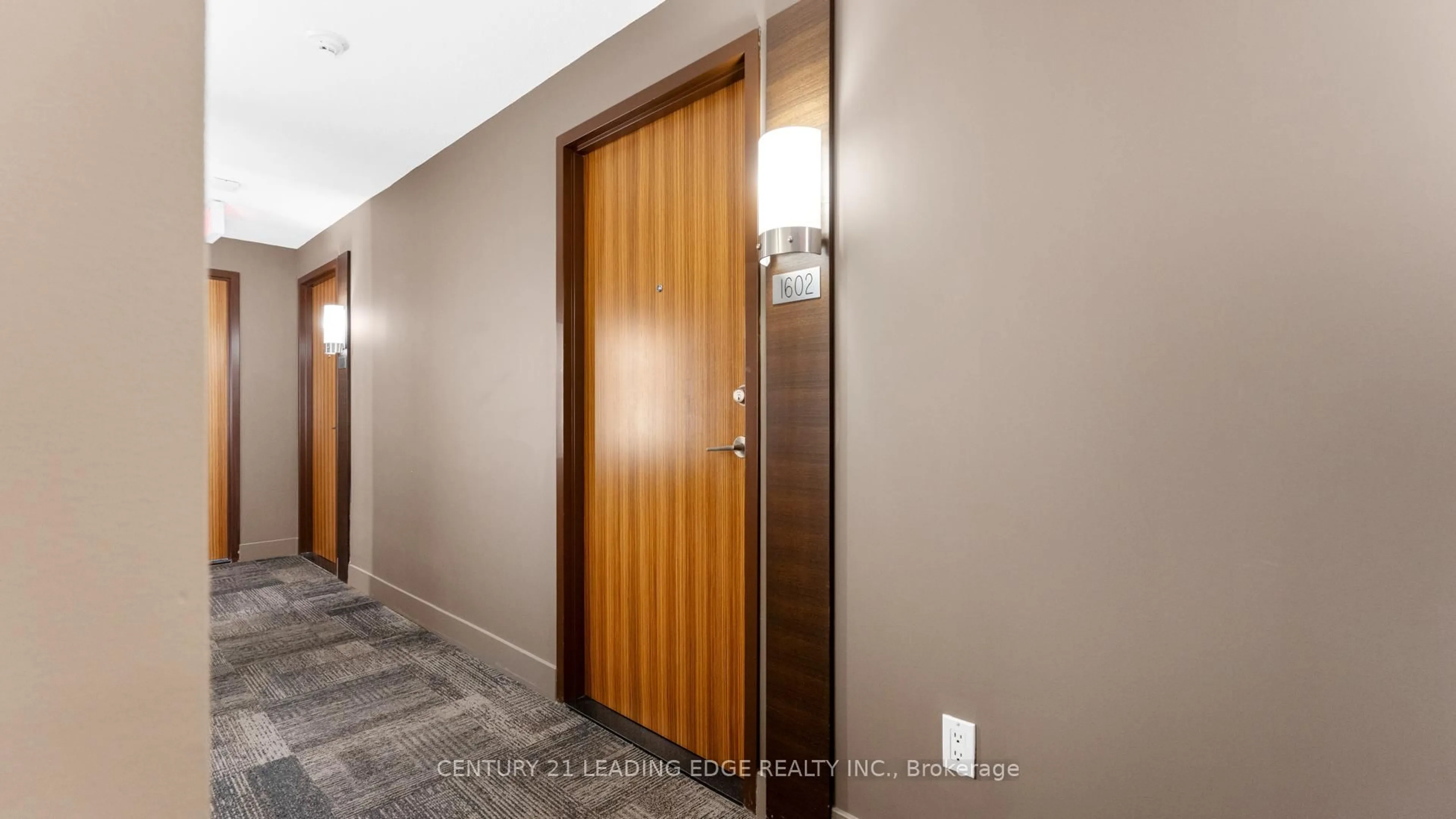 Indoor foyer for 1048 Broadview Ave #1602, Toronto Ontario M4K 2B8