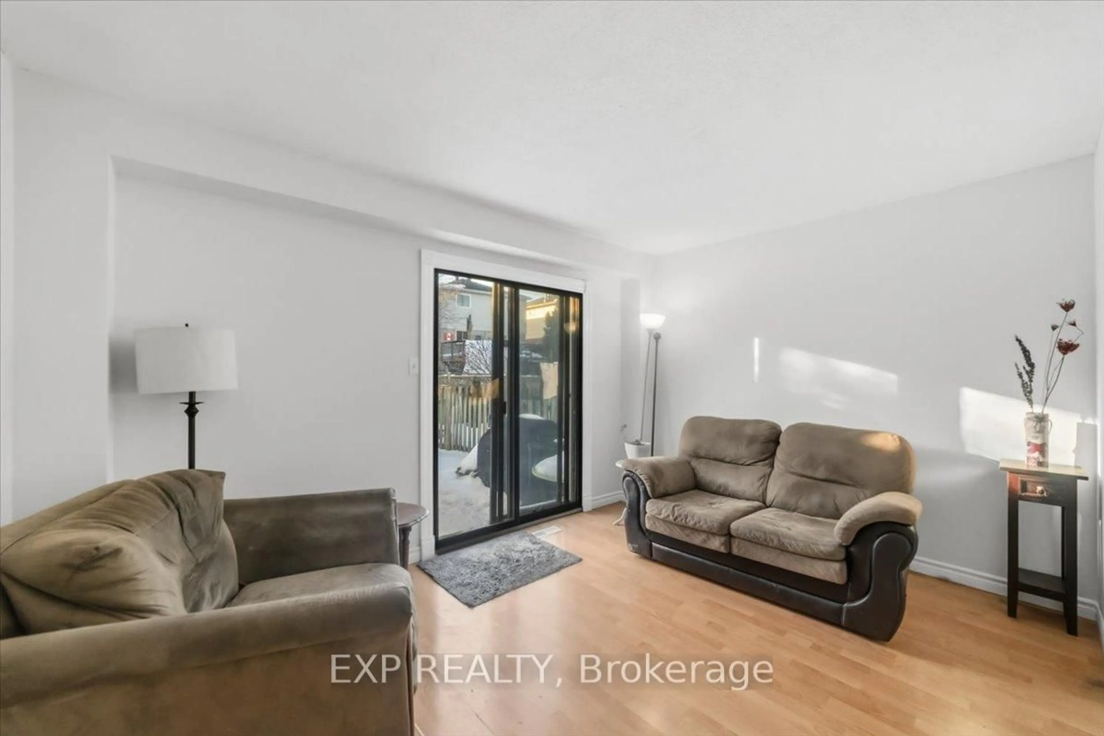 Living room with furniture, unknown for 22 Miles Dr, Ajax Ontario L1Z 1C7