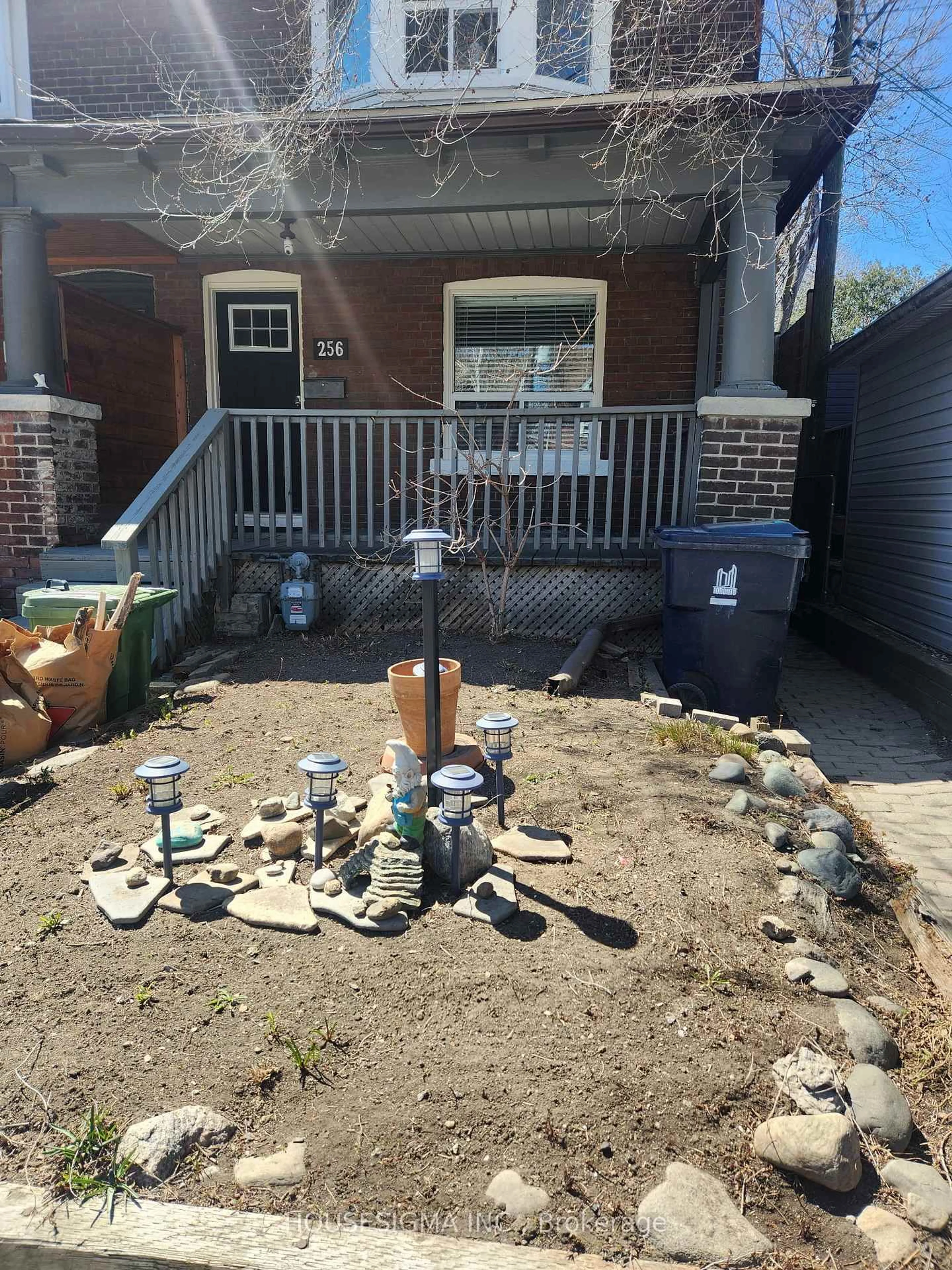 Patio, street for 256 Woodbine Ave, Toronto Ontario M4L 3P2