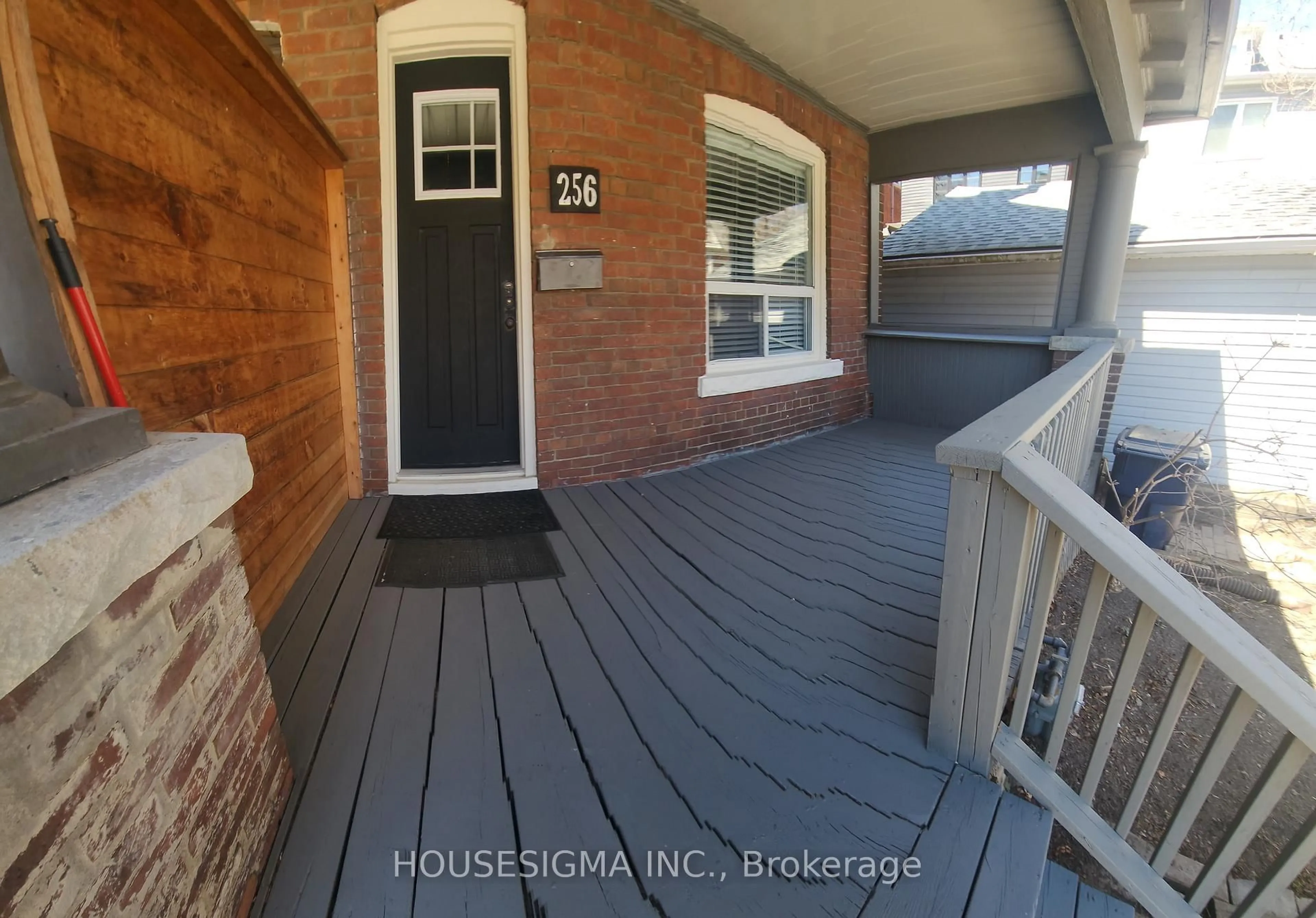 Unknown for 256 Woodbine Ave, Toronto Ontario M4L 3P2