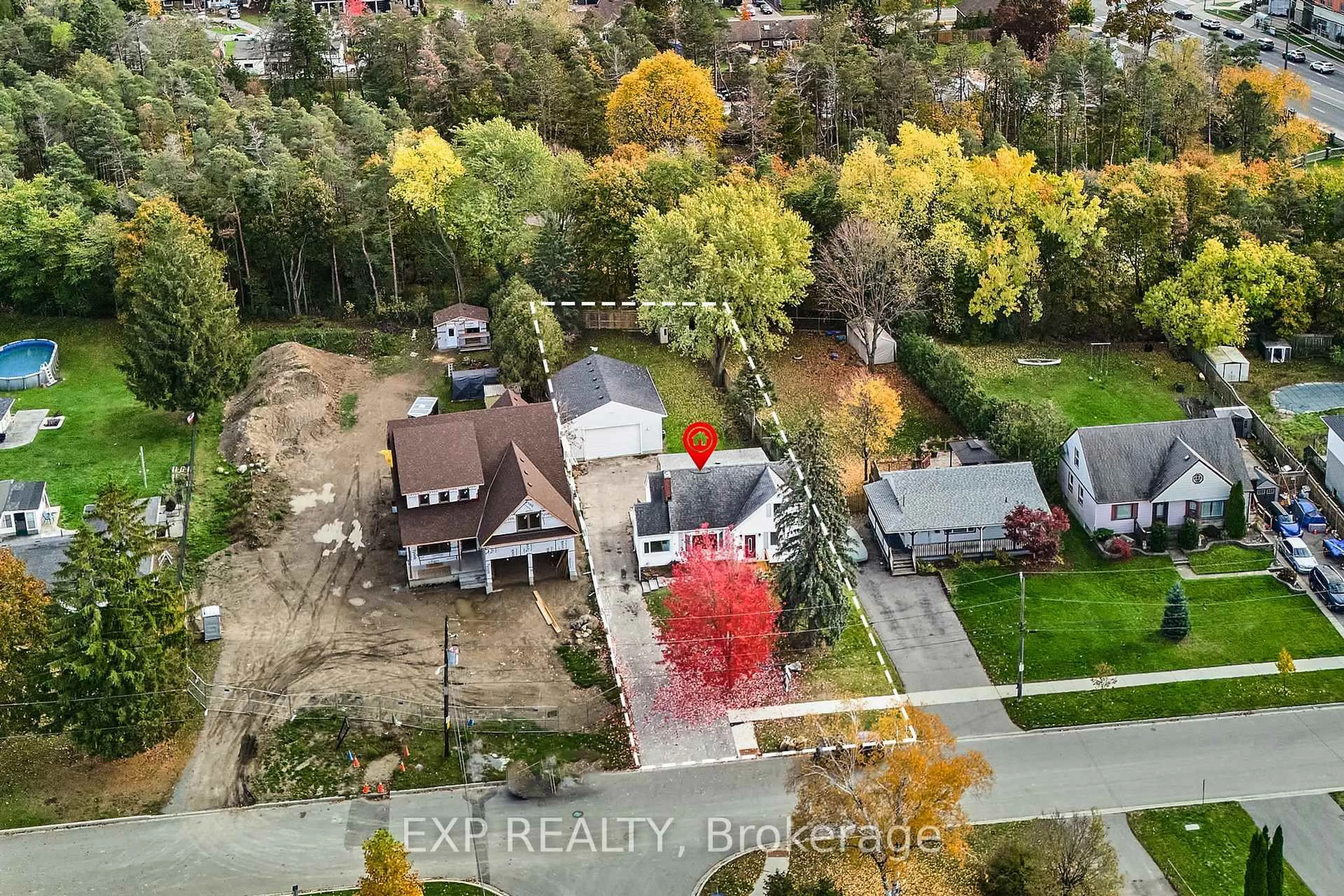 A pic from outside/outdoor area/front of a property/back of a property/a pic from drone, street for 17 Eastwood Ave, Oshawa Ontario L1G 3Y5
