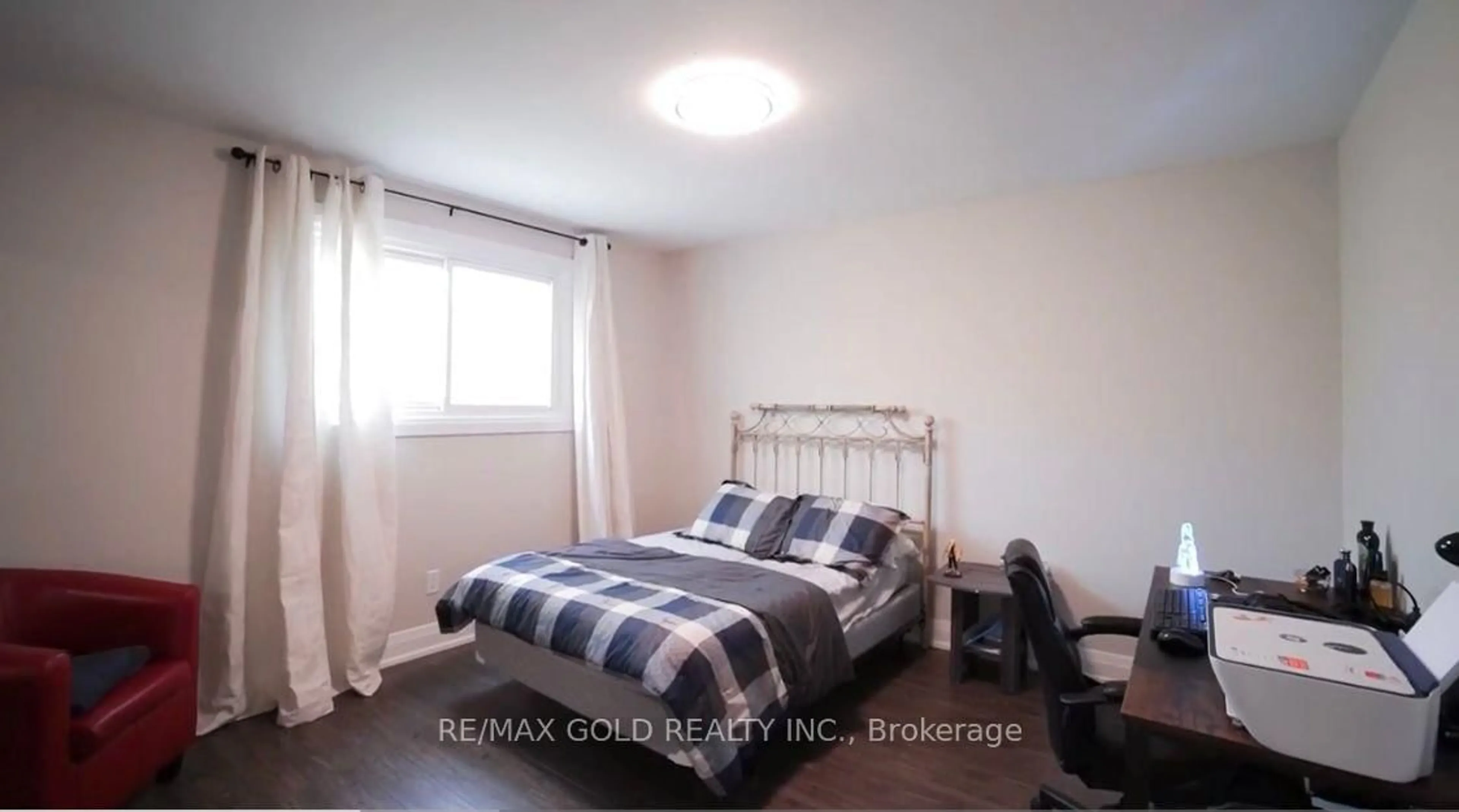 A pic of a room for 580 Gibb St, Oshawa Ontario L1J 1Z5
