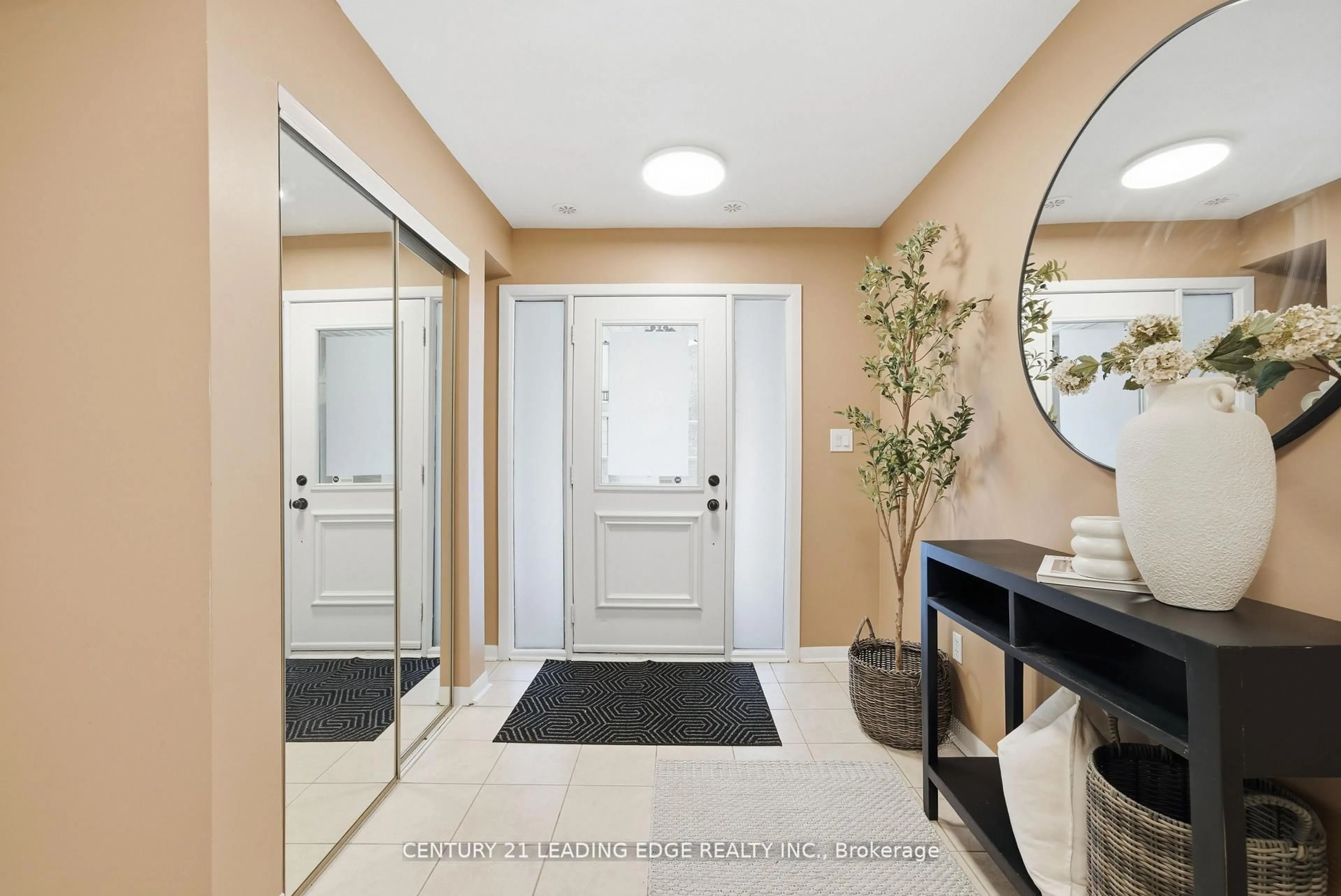 Indoor entryway for 1250 St. Martins Dr #87, Pickering Ontario L1W 0A2