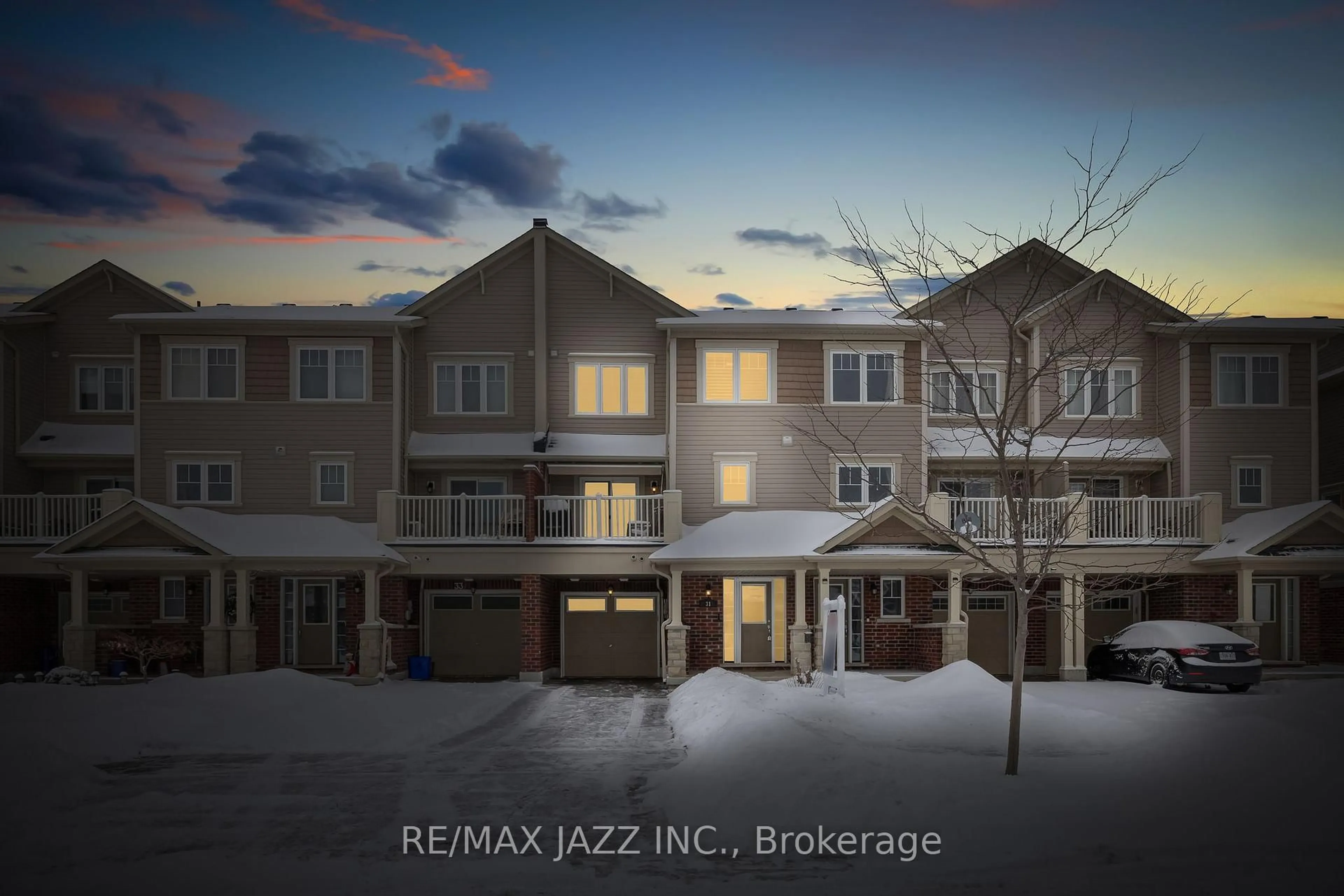 A pic from outside/outdoor area/front of a property/back of a property/a pic from drone, building for 31 Great Gabe Cres, Oshawa Ontario L1L 0G6