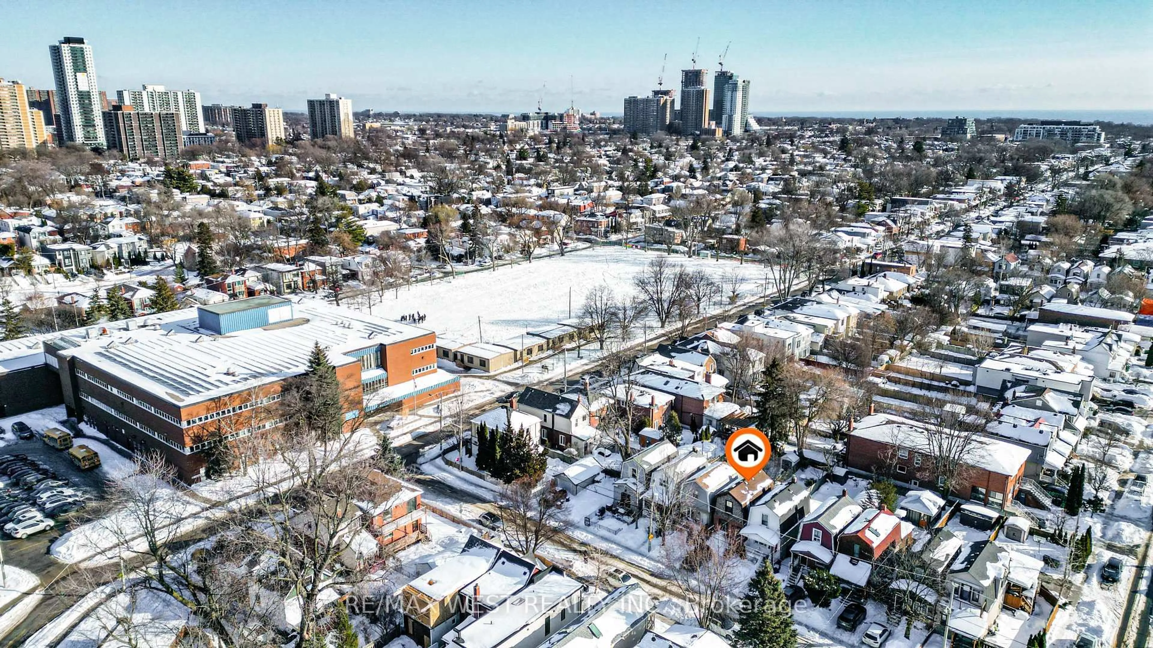 A pic from outside/outdoor area/front of a property/back of a property/a pic from drone, city buildings view from balcony for 193 Barker Ave, Toronto Ontario M4C 2P4