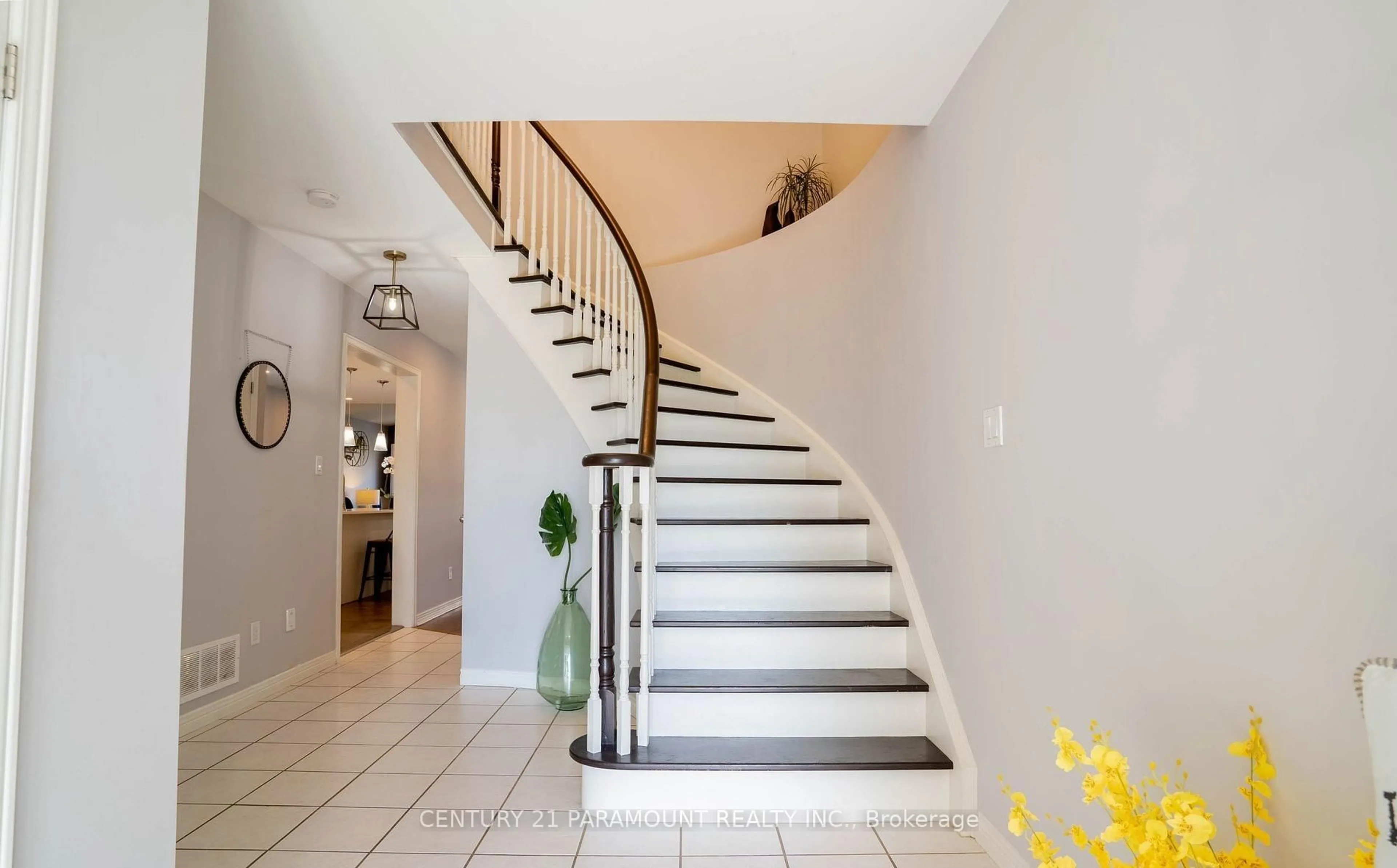 Unknown for 100 Fieldcrest Ave, Clarington Ontario L1E 2Y9