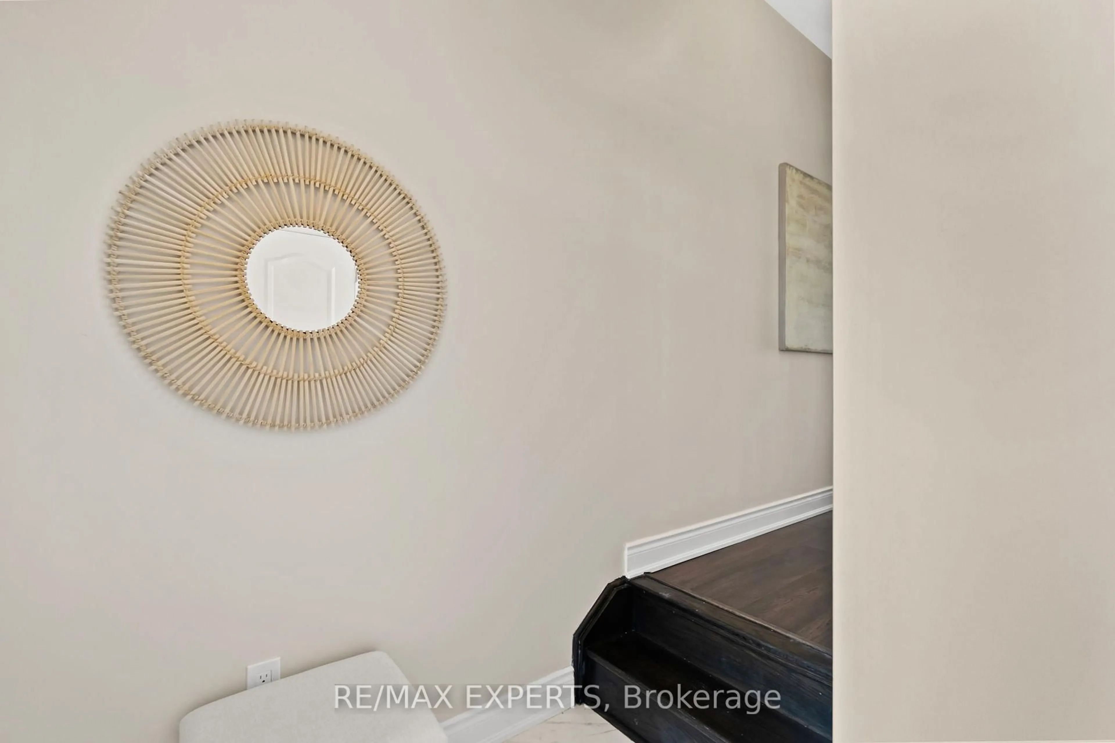 Indoor entryway for 2538 Winter Words Dr, Oshawa Ontario L1L 0S7