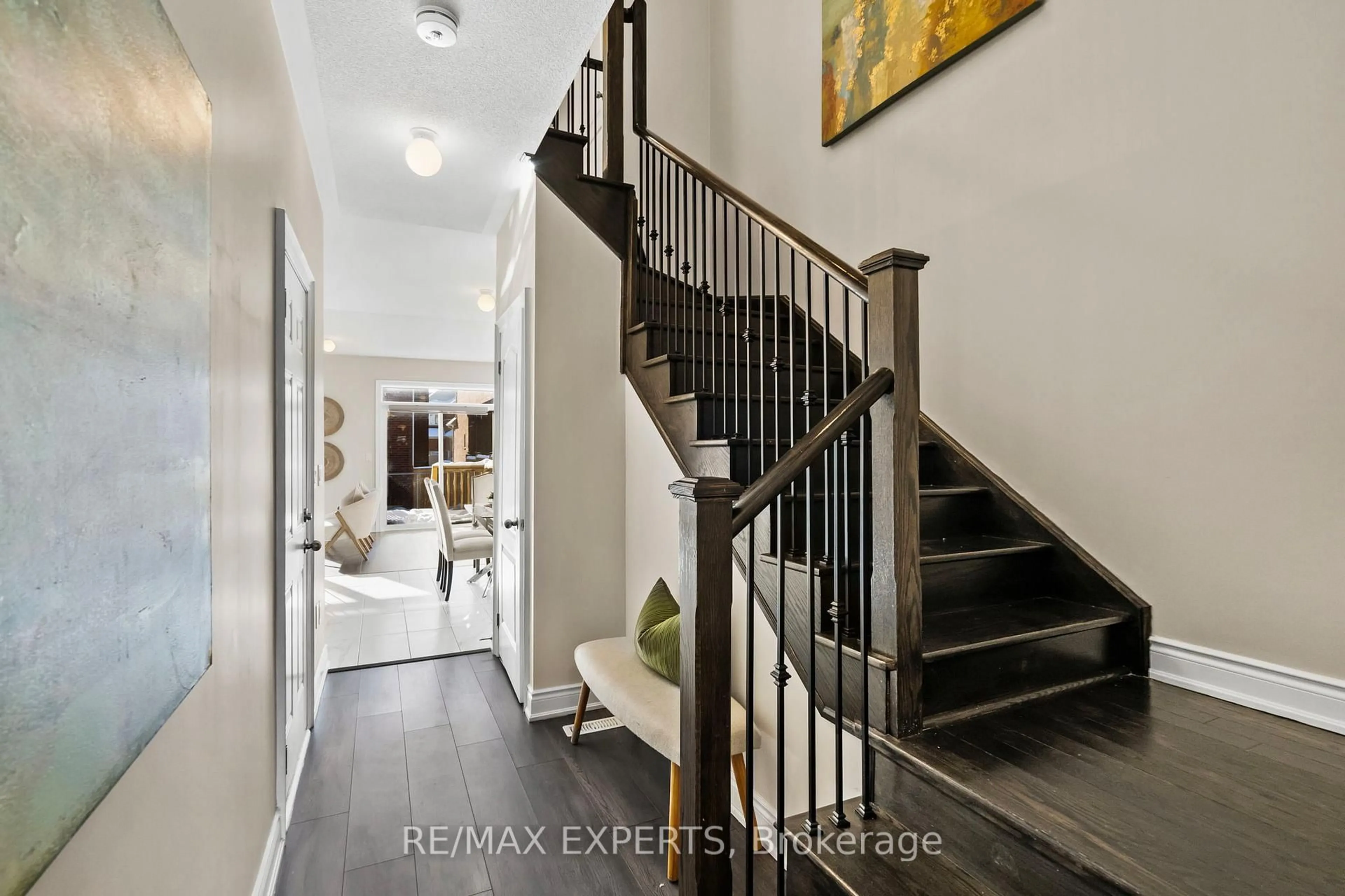 Indoor entryway for 2538 Winter Words Dr, Oshawa Ontario L1L 0S7